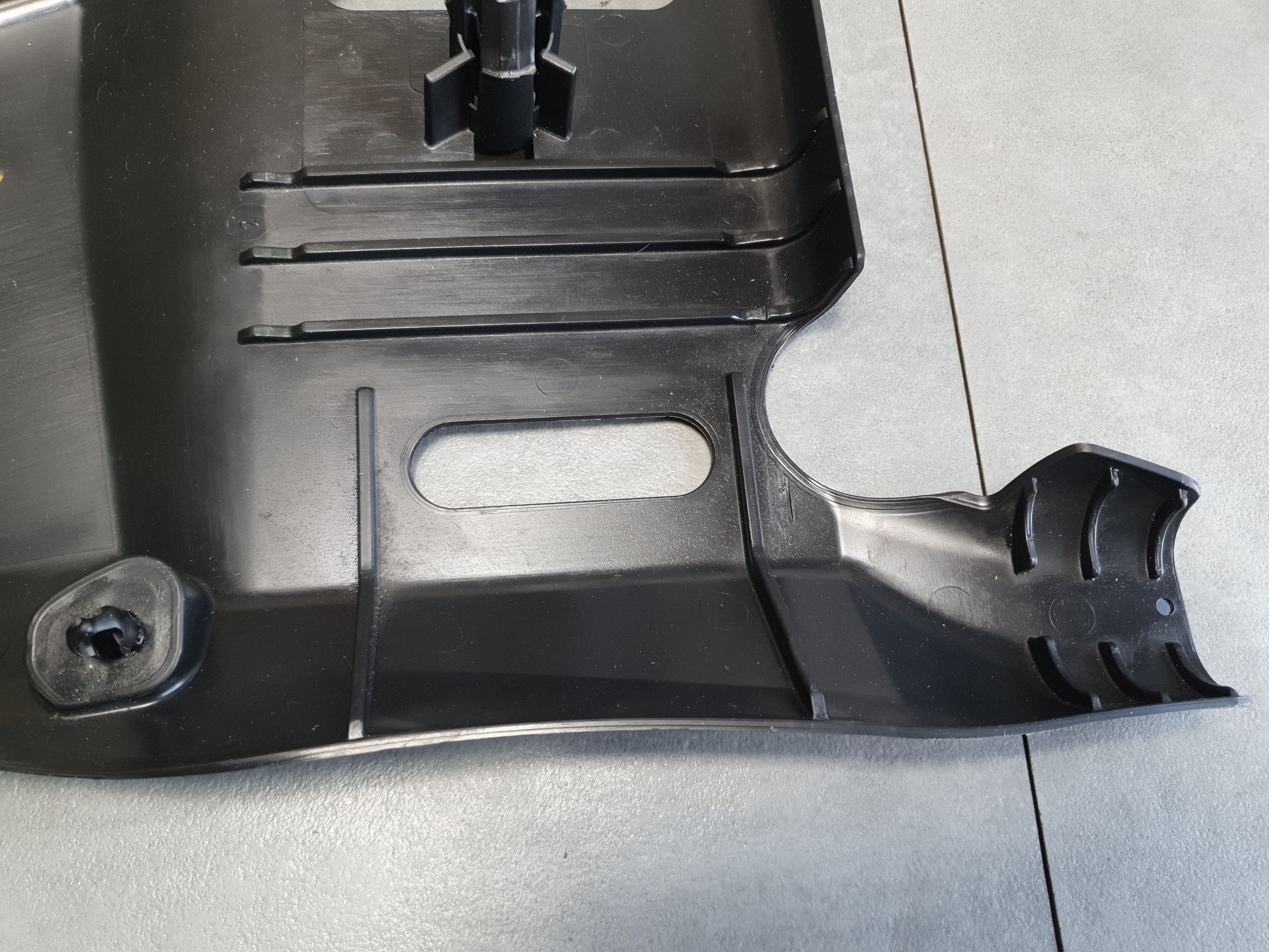 Audi A3 8Y hb cover chassis 5Q0501560J