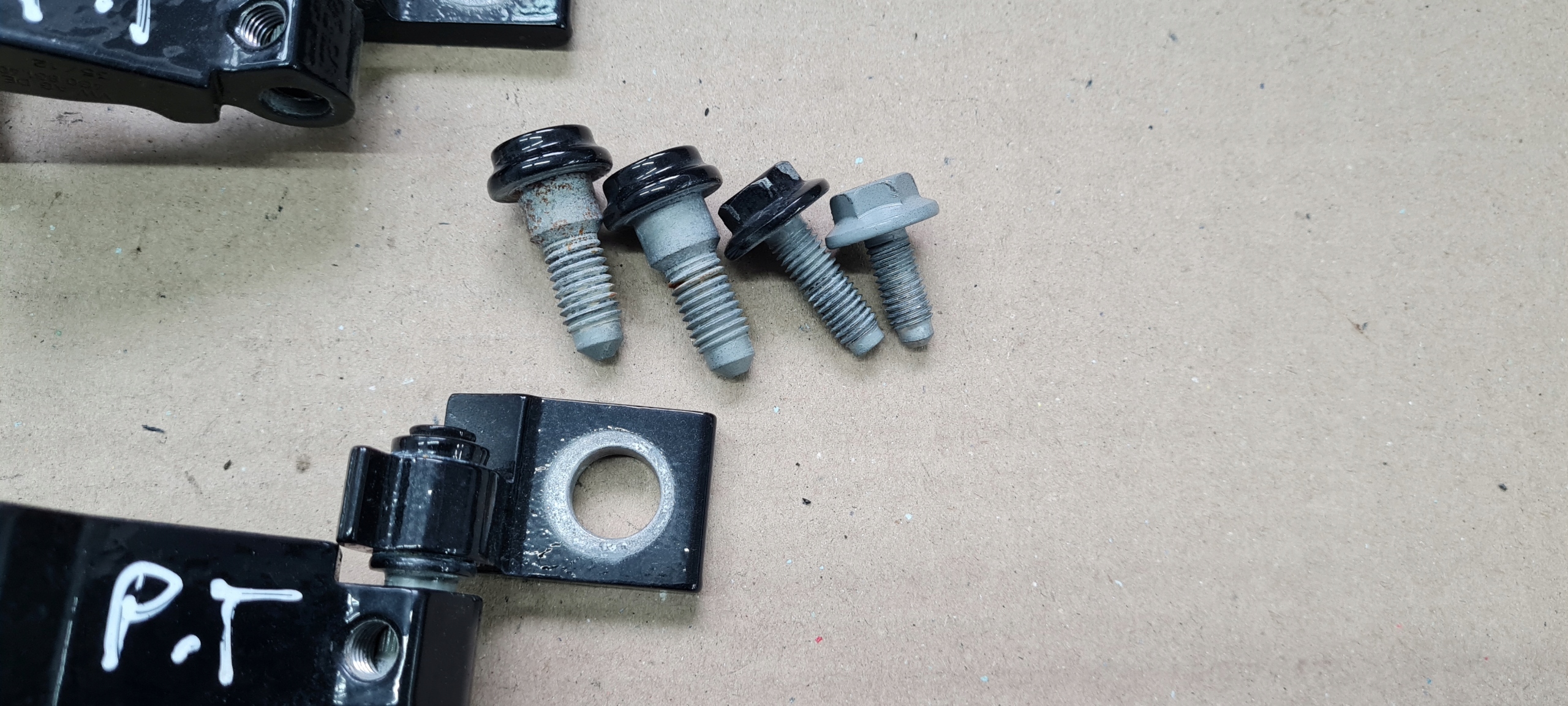 A6 C7 4G hinge hinges door right right rear part rear. LZ9Y