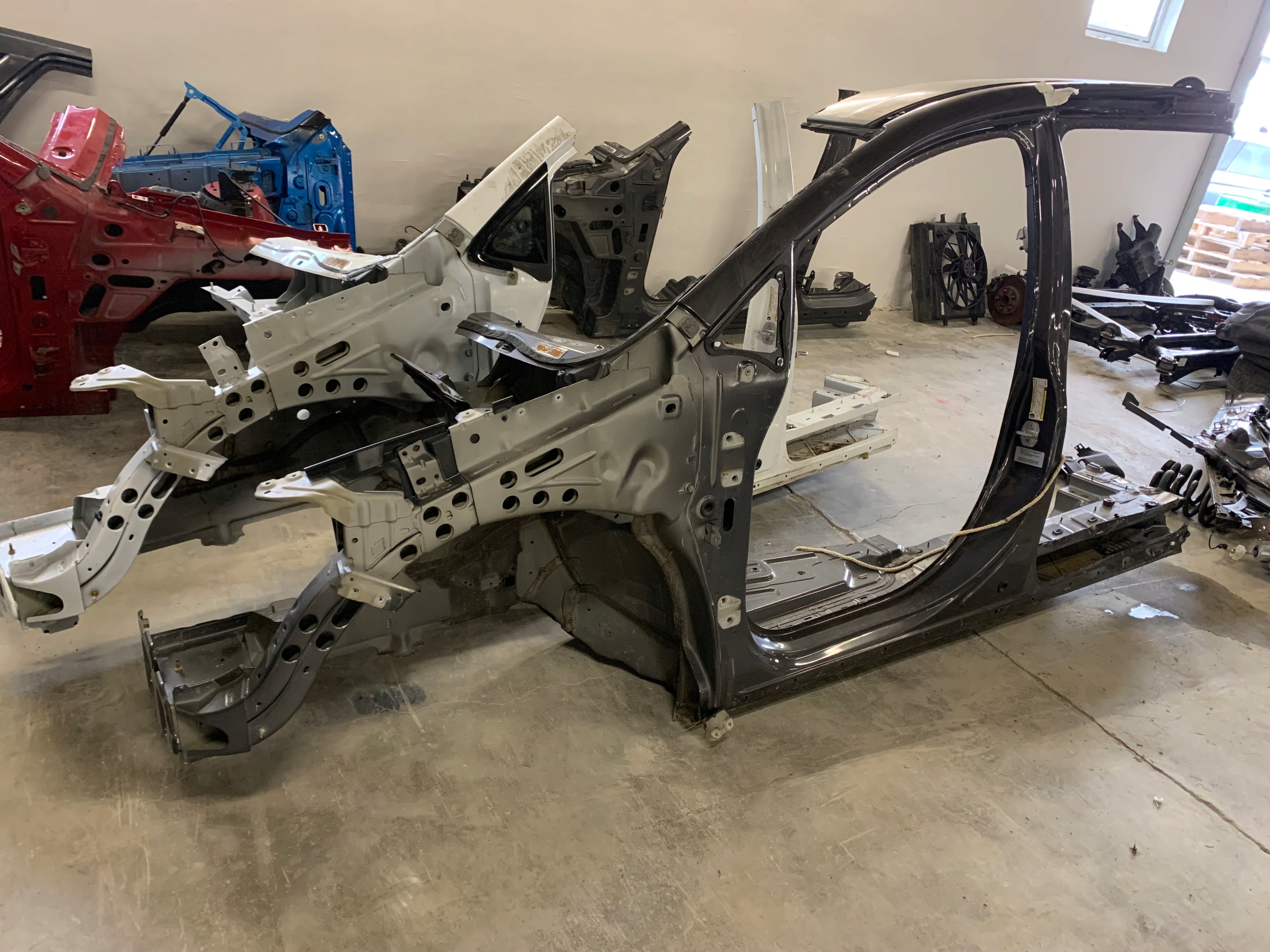 CHRYSLER PACIFICA 2018 четверть правая или левая передняя