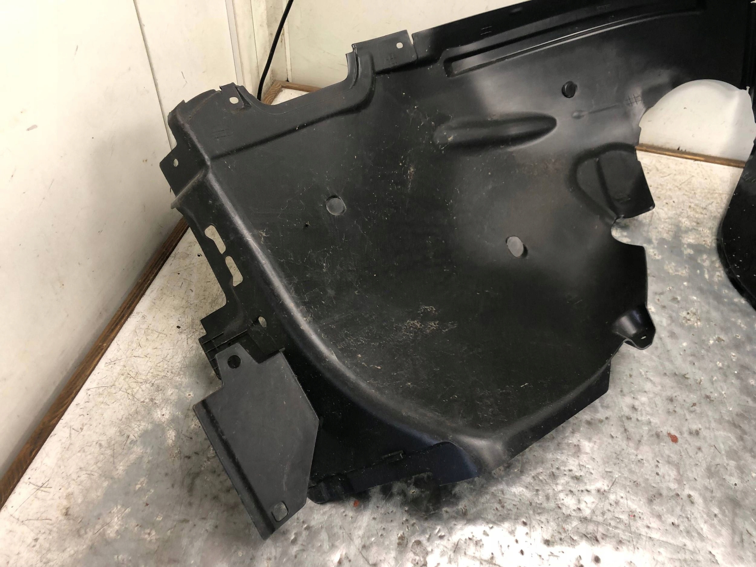 mudguard right front AUDI Q2 81M821172