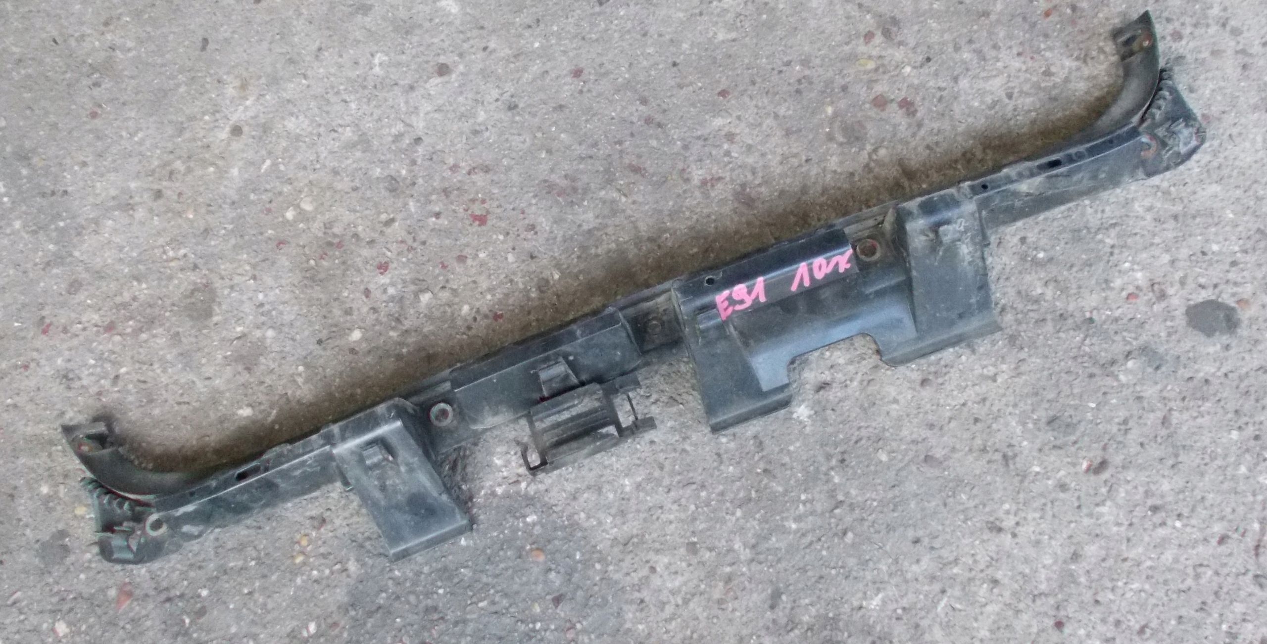BMW E91 2.0 D 10R bumper bracket rear part 7127720