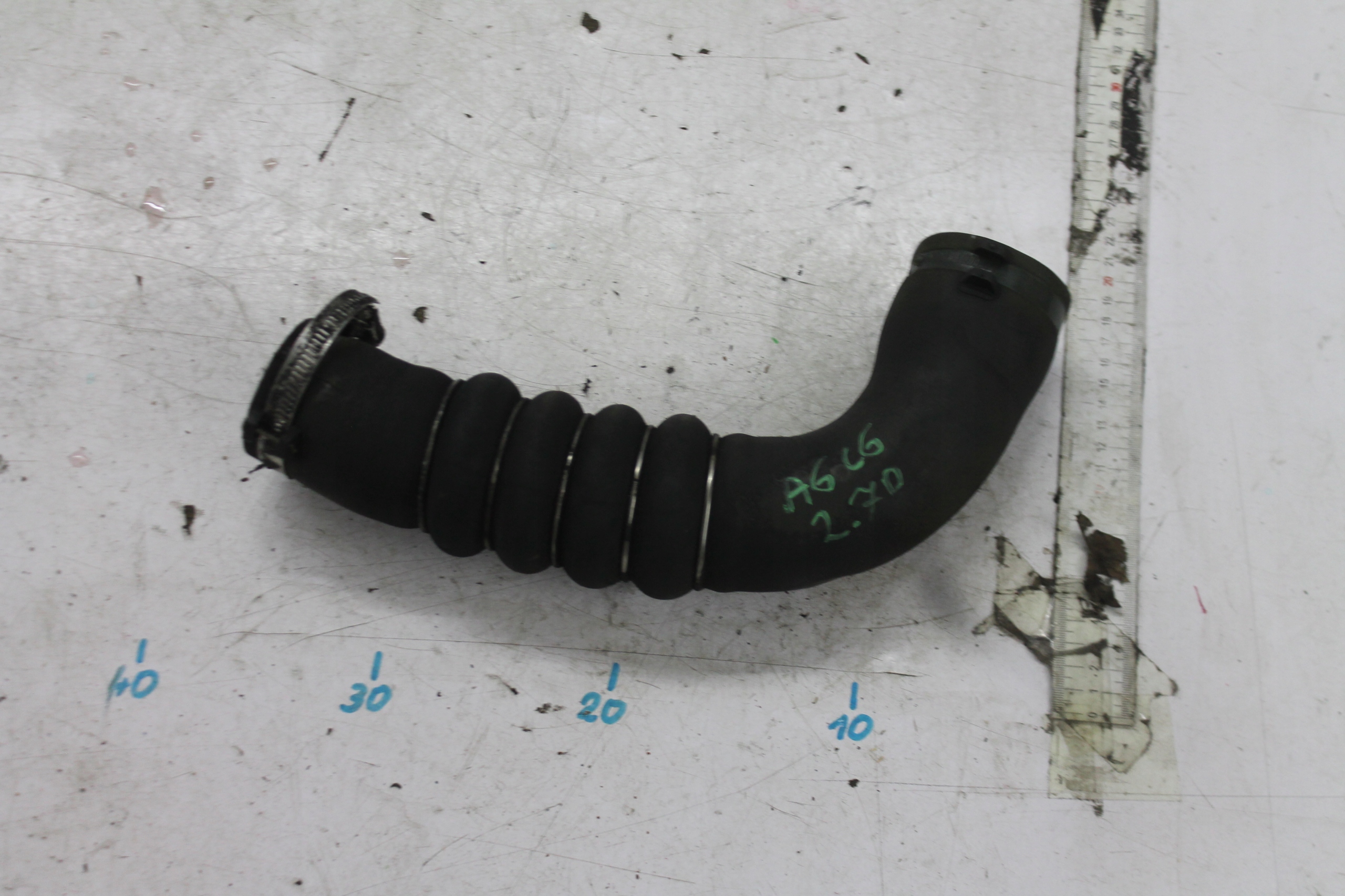vezetö cső, csővezeték intercooler 4F0145738F A6 C6 2.7 TDI