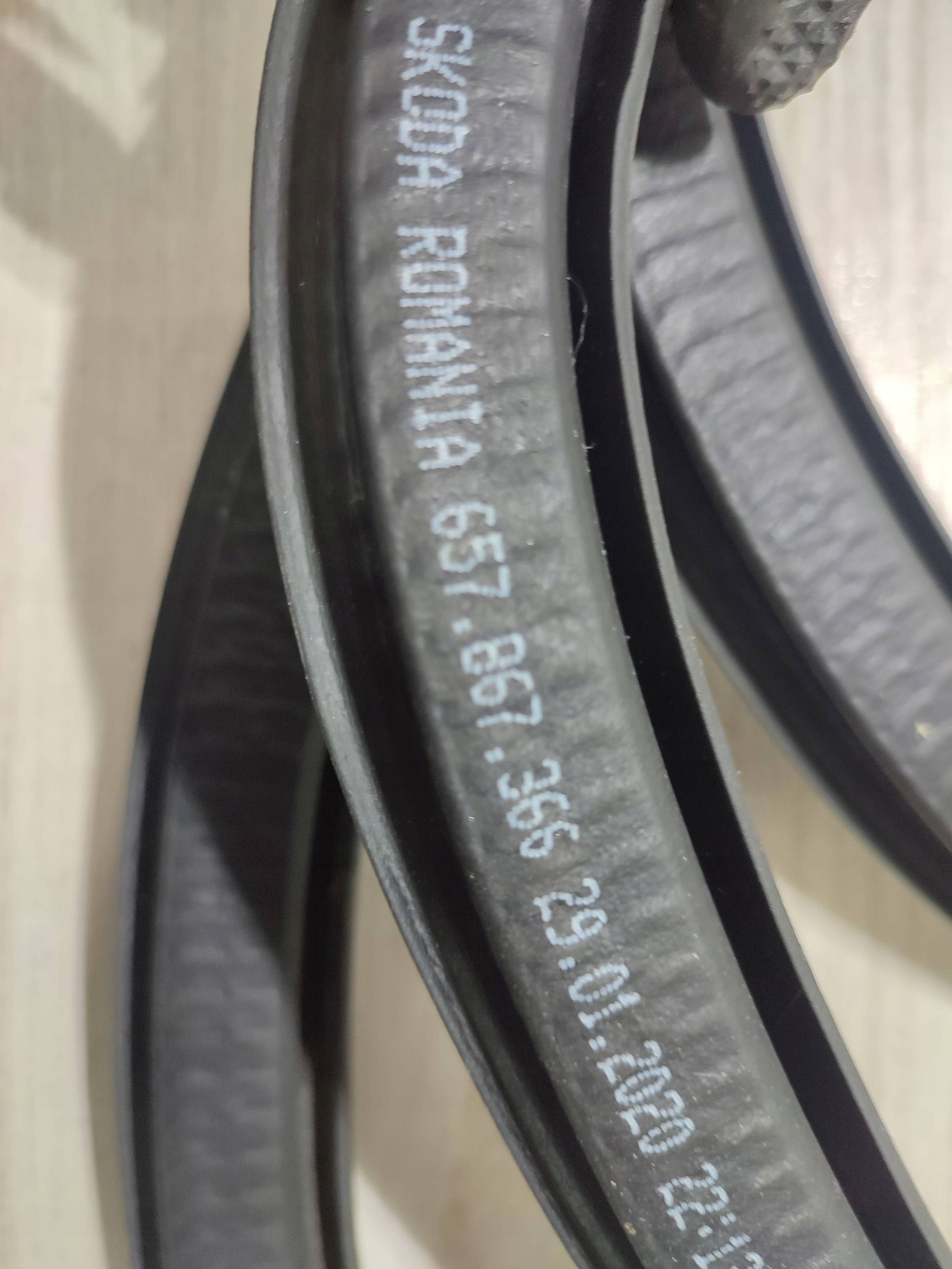 Skoda Scala 2020 front right rubber gasket door przednich