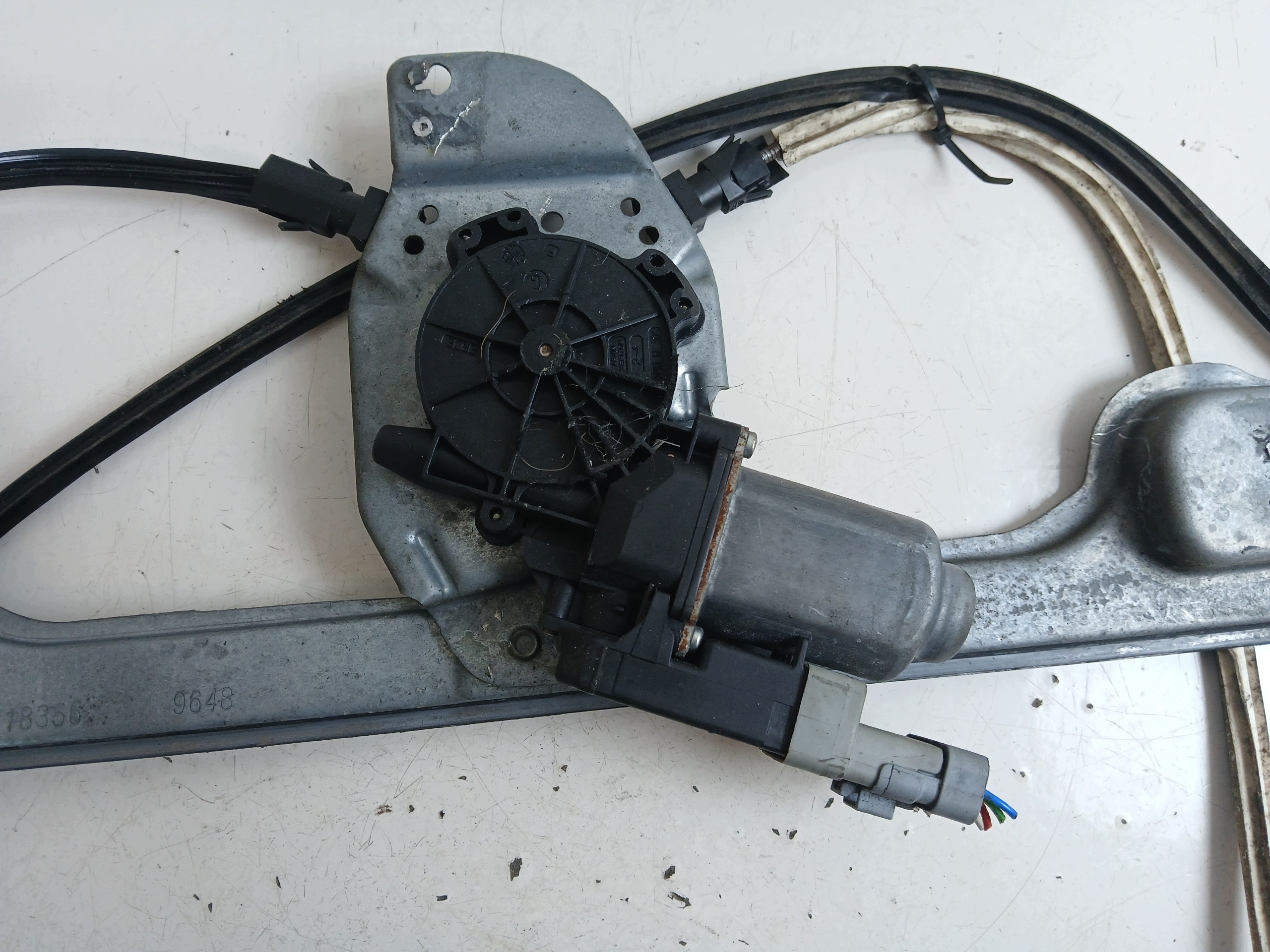 PEUGEOT 1007 window regulator left front 440758H