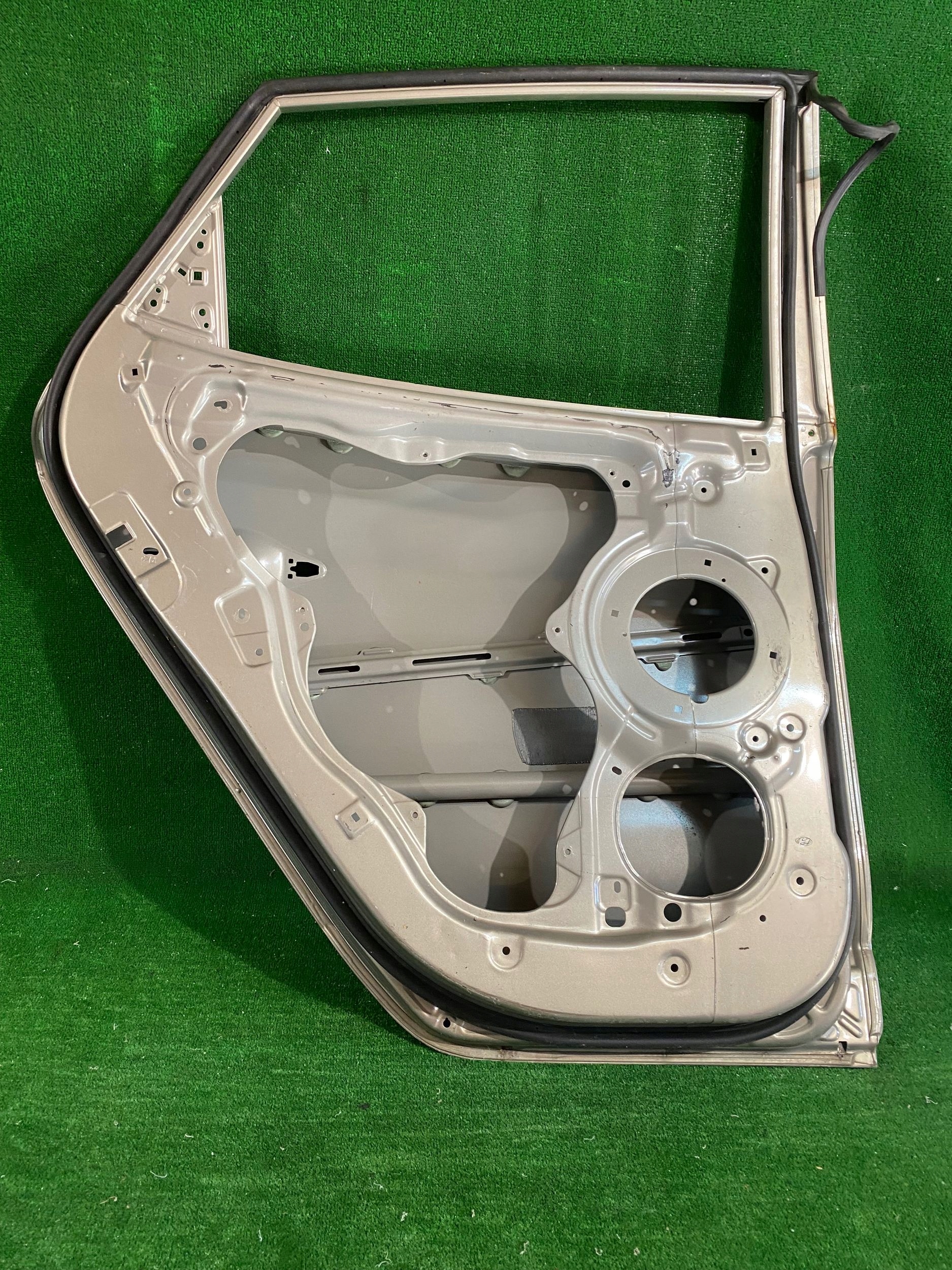door rear. left left rear part HYUNDAI IX35 IX-35 10