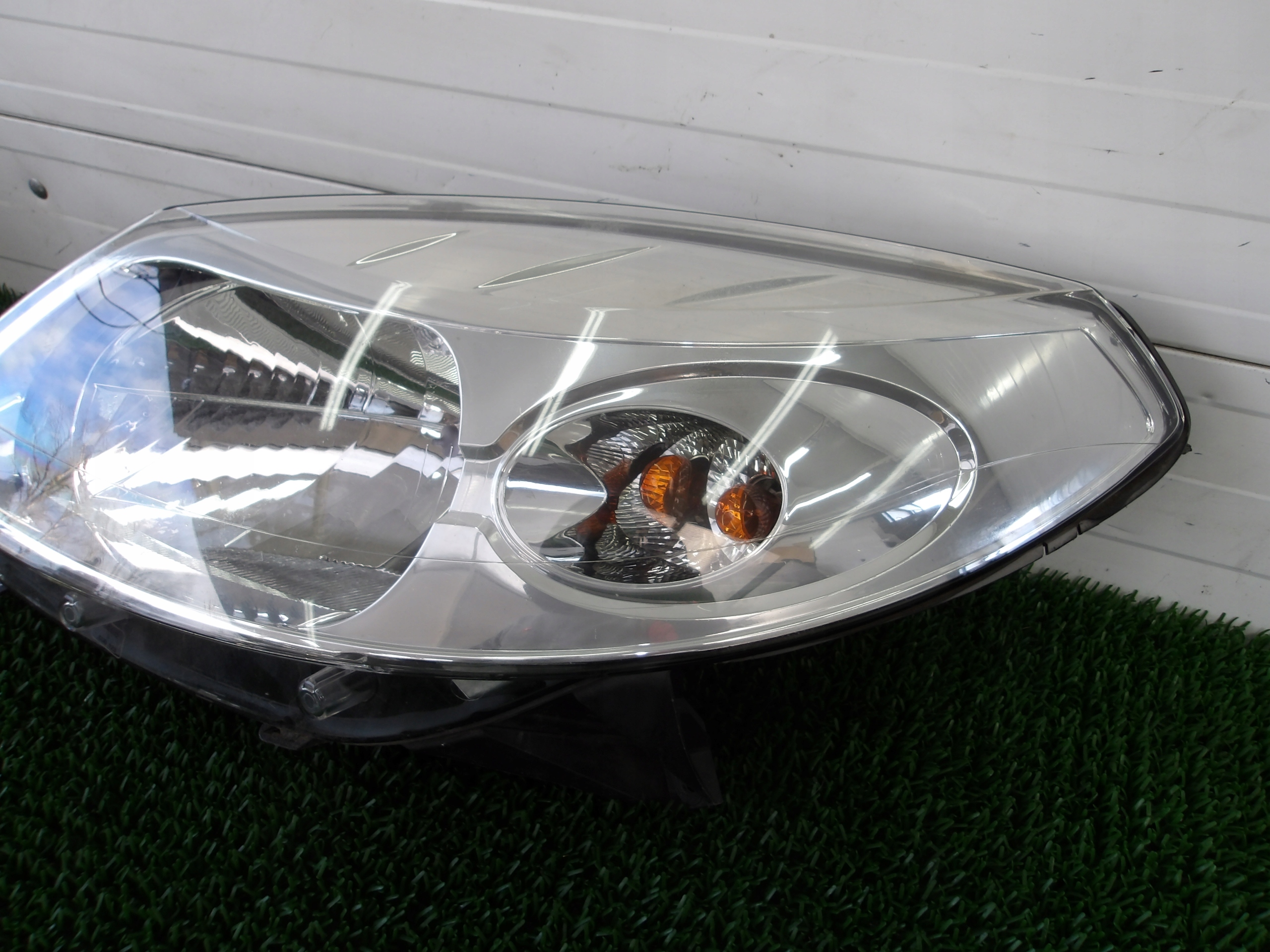DACIA SANDERO and 08- light front left 8200733878