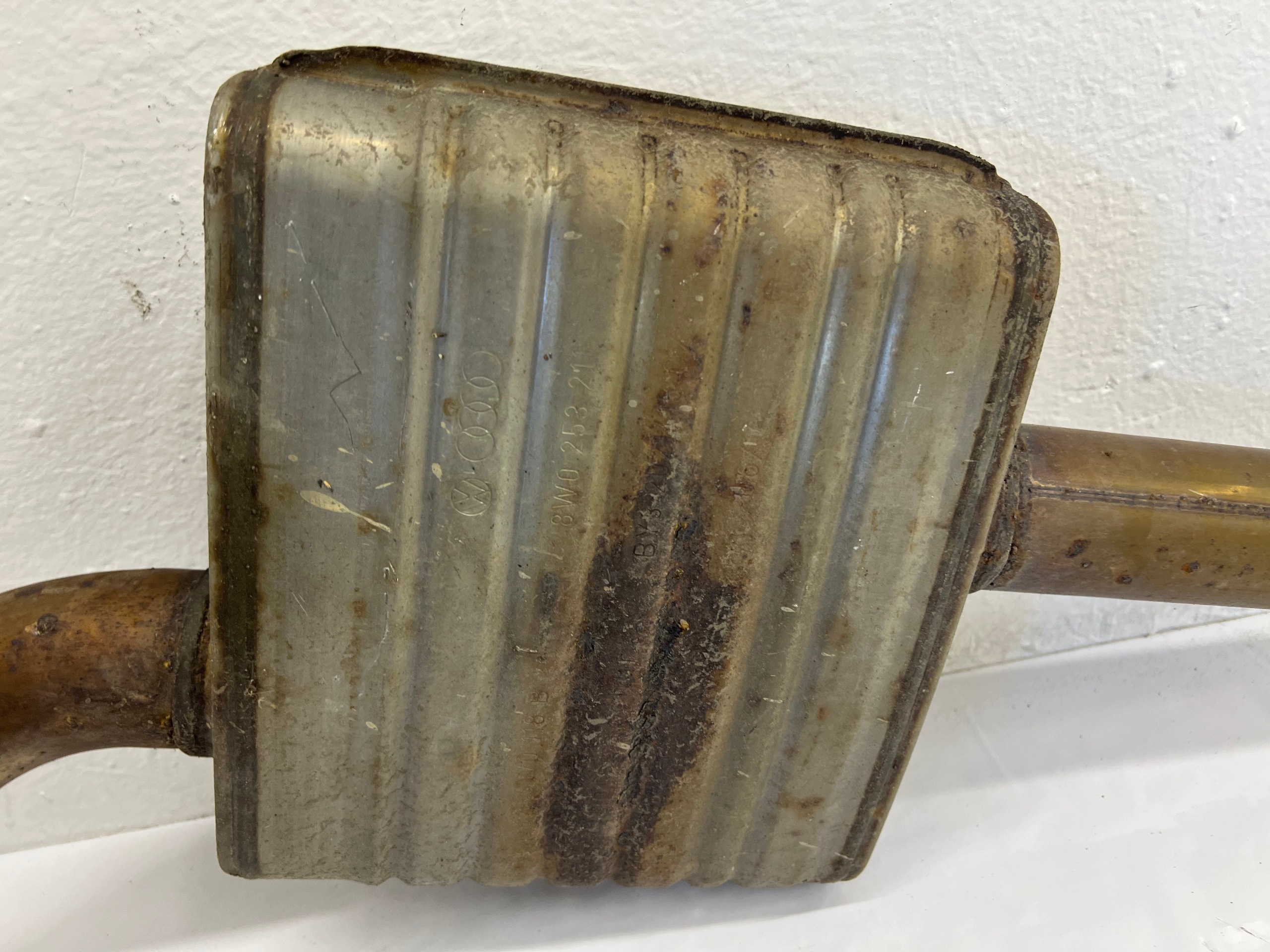AUDI A4 8W B9 Dämpfer Endschalldämpfer Auspuff mitte 8W0253211