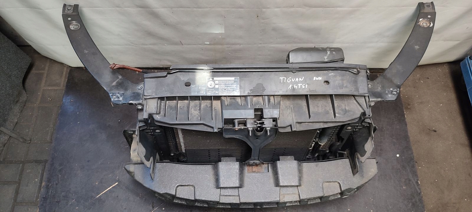 support panel for radiators pillar iron radiator VW Tiguan and 1,4 TSI 4x4