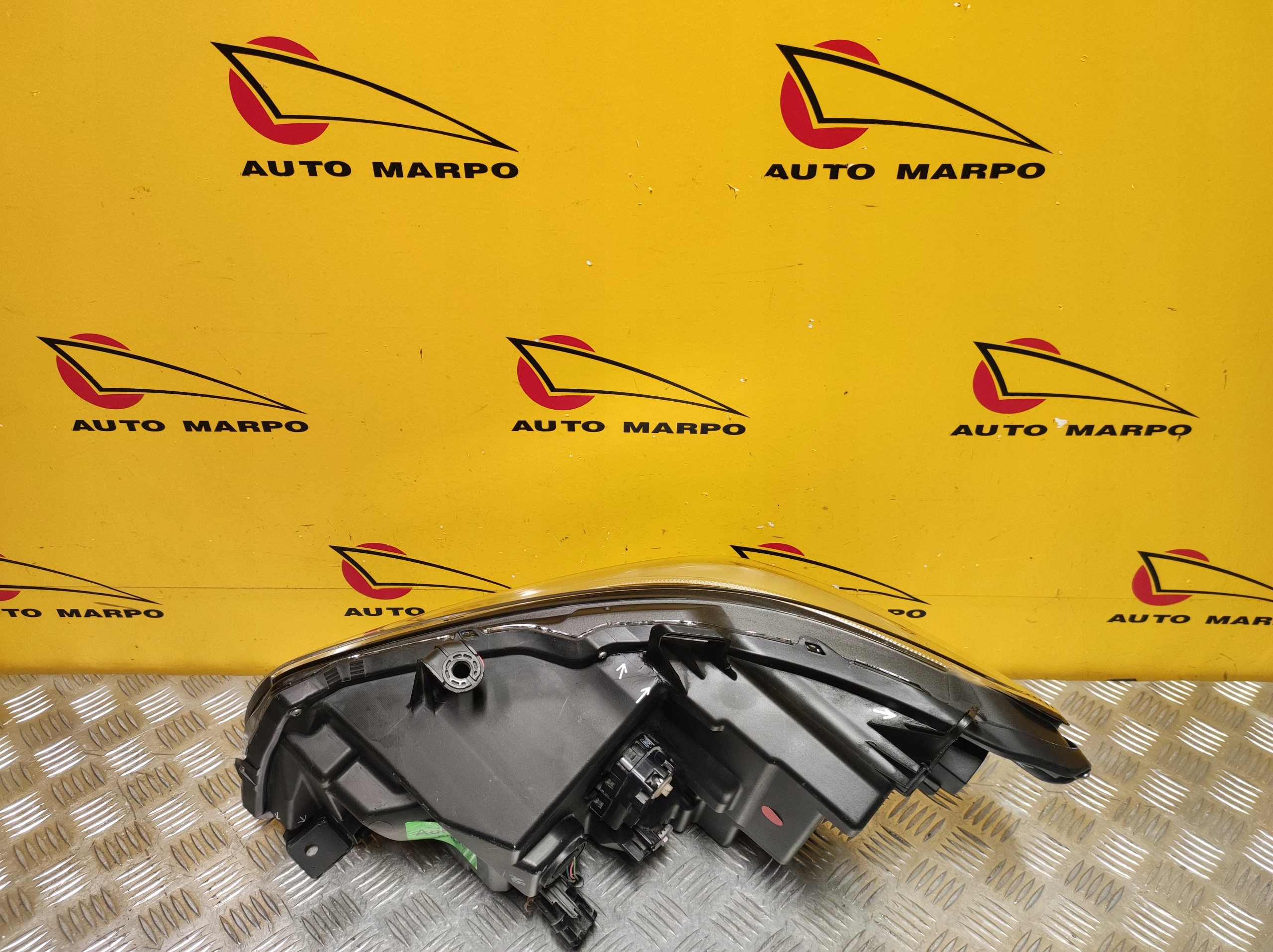 INFINITI QX56 QX80 REFLEKTOR FULL LED LAMPA R USA Wersja Amerykańska