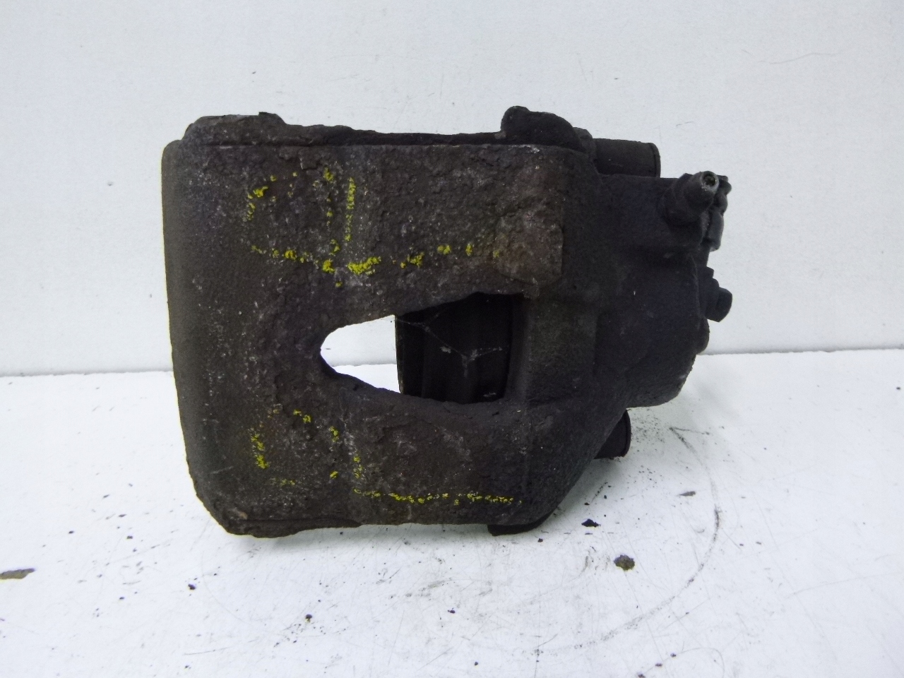 caliper brake front Volkswagen Polo 9N 1.2 03r.