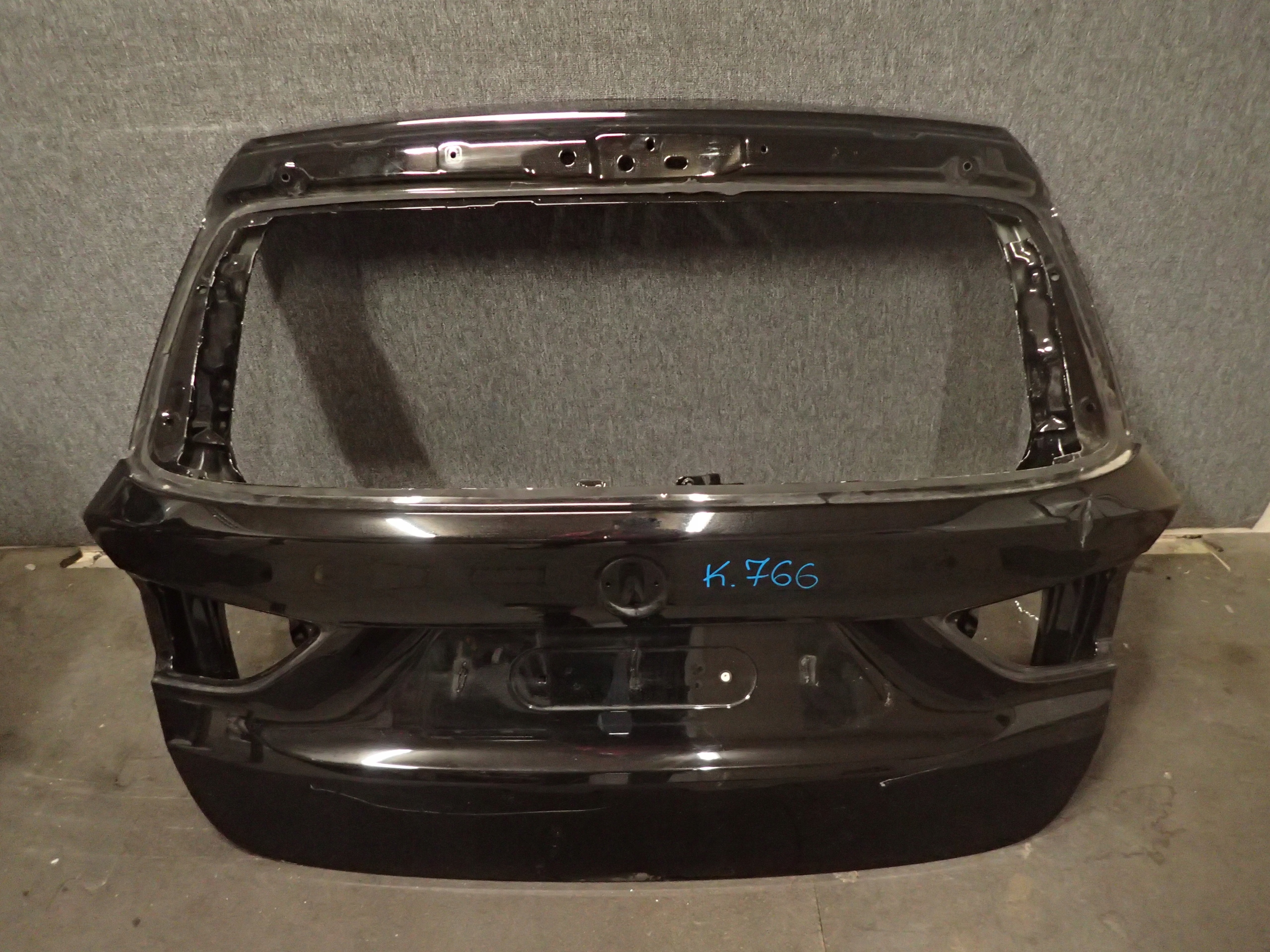 KLAPA TYŁ BMW II 2 F46