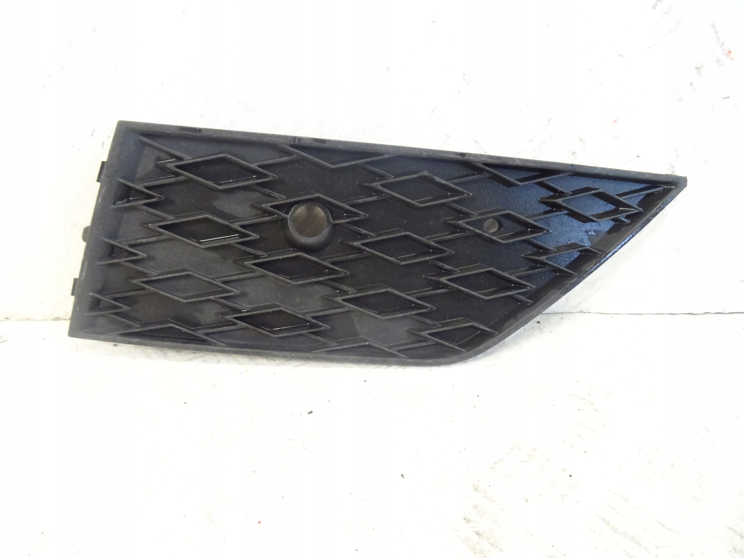 grid of a bumper front front right SKODA OCTAVIA IV RS 5E3807682E