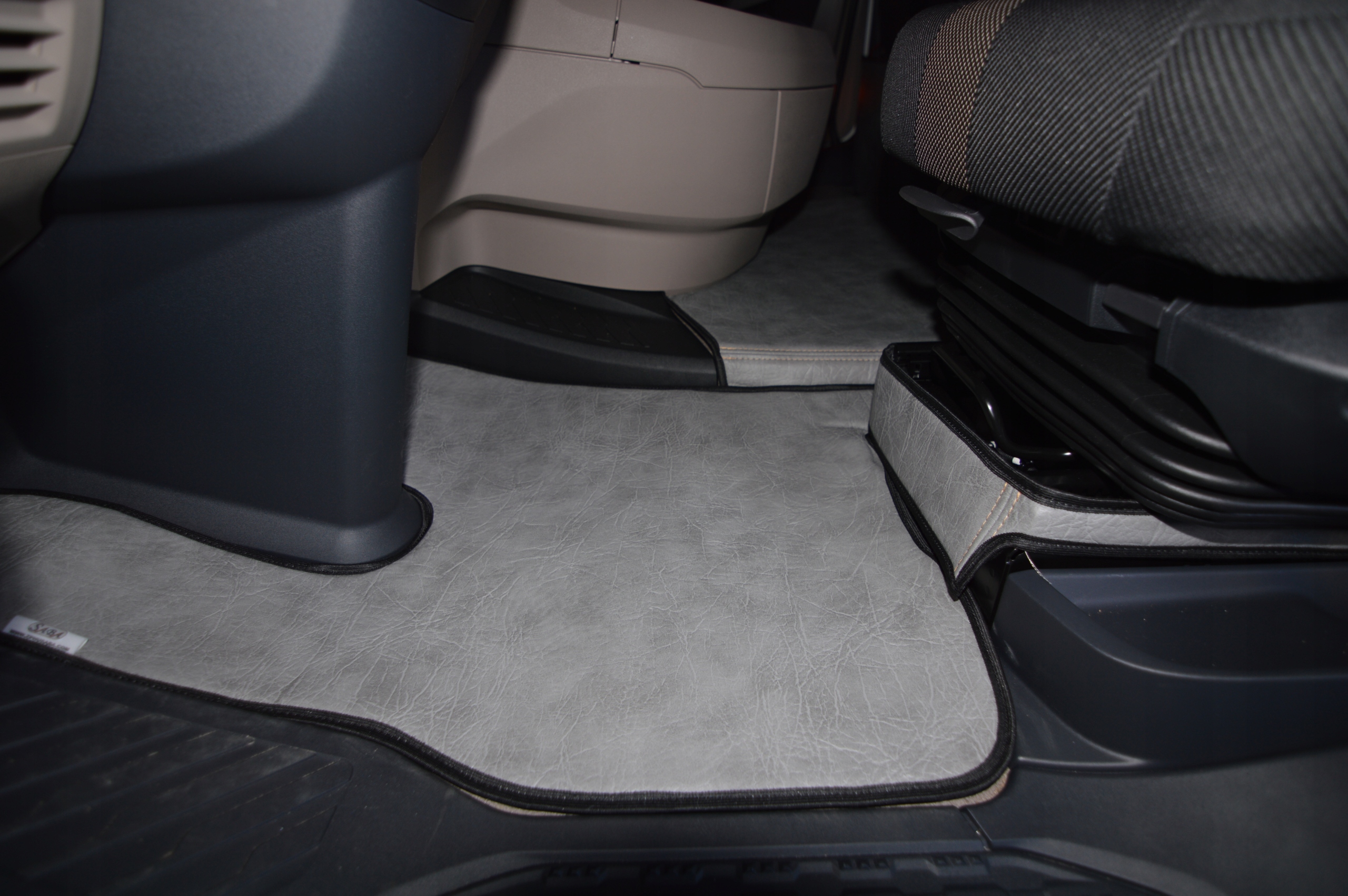 Podstavce Prestige Line pro Daf Xg od 2022 sedadlo spolujezdce neodpružené Šedá