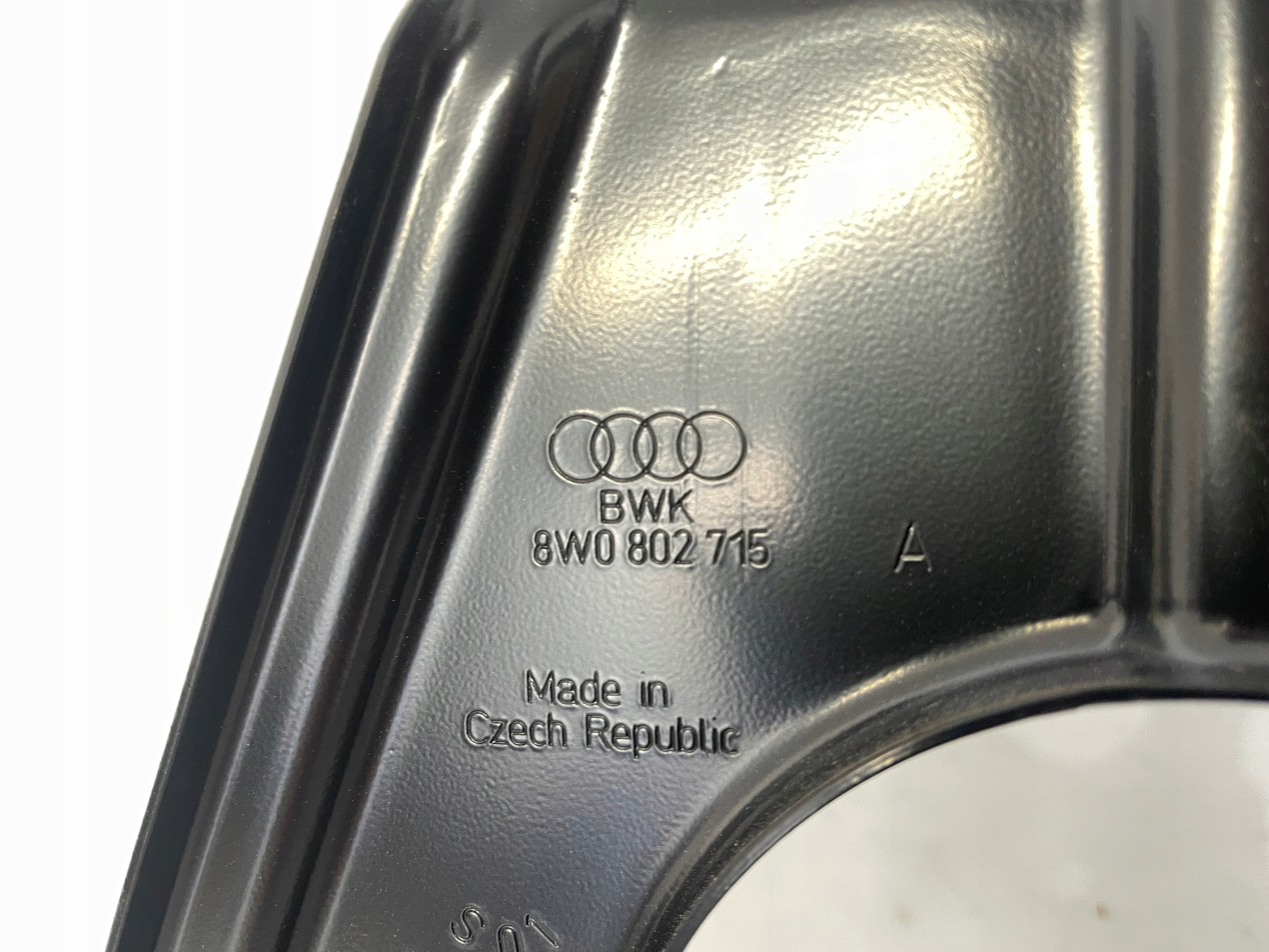 AUDI A4 B9 Support plaque Roues de la roue de secours 8W0802715A
