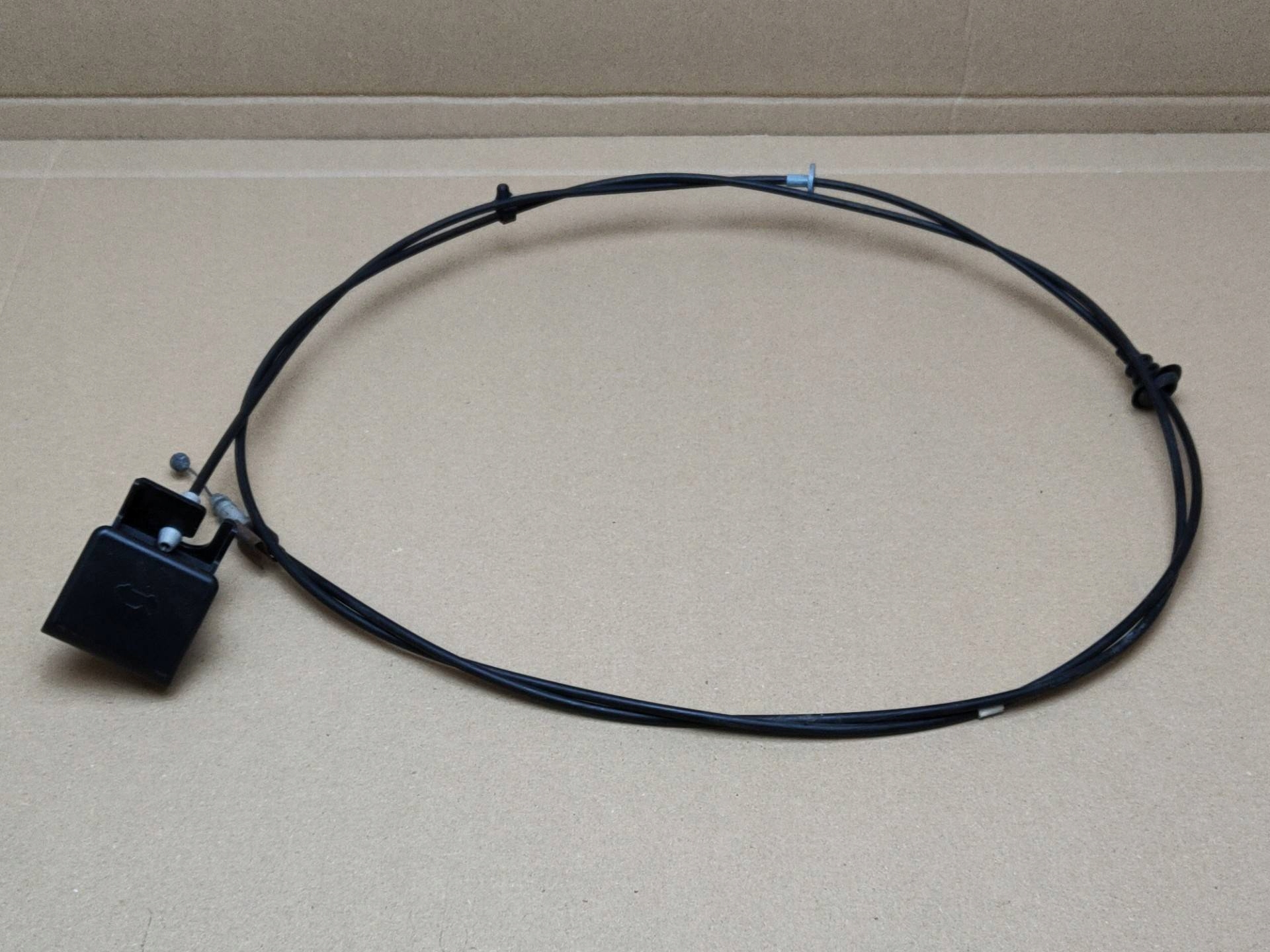 Linka maski Mazda CX-9 facelift 2010