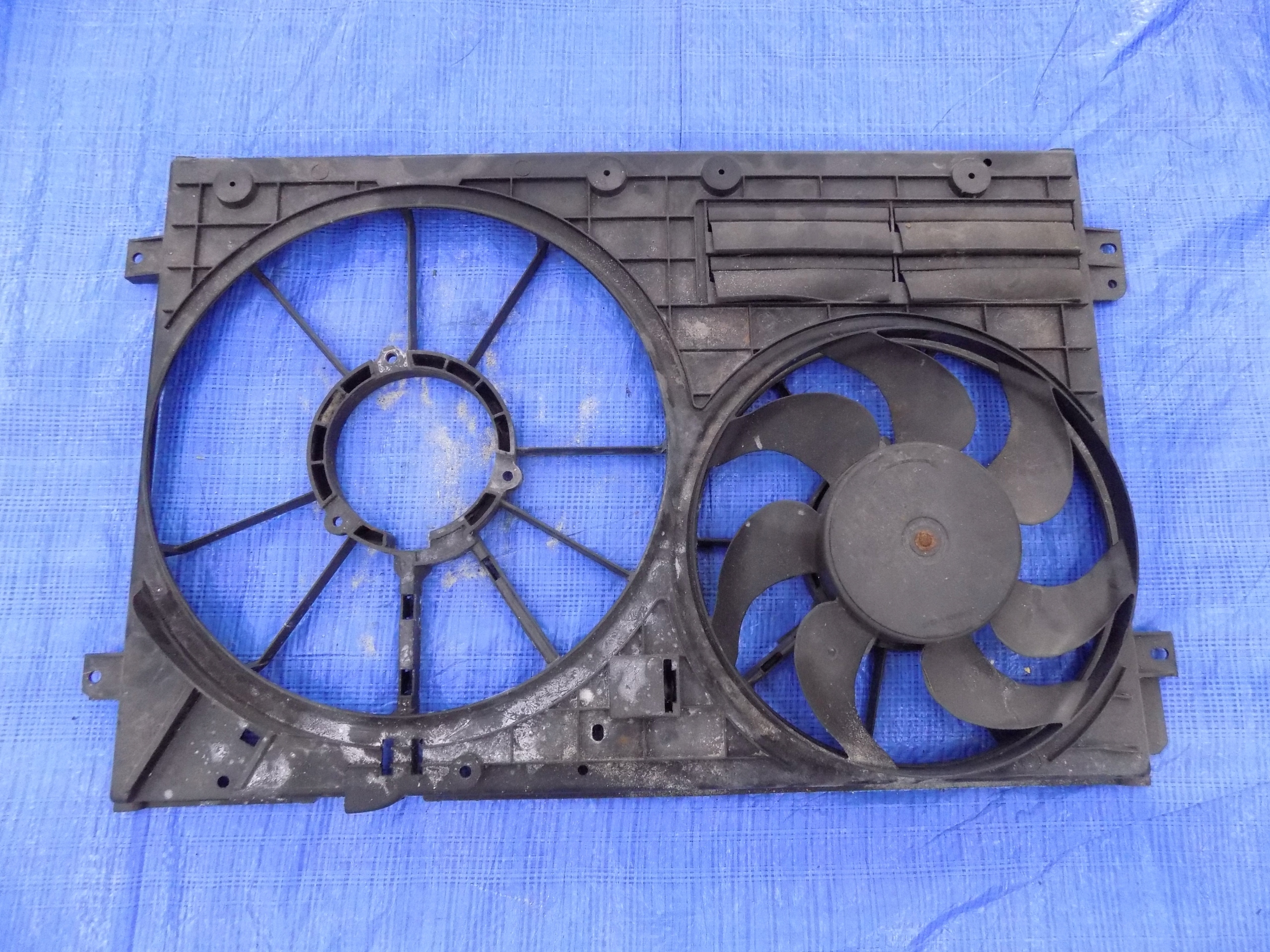 poklopač ventilatora ventilator VW PASSAT B6 B7