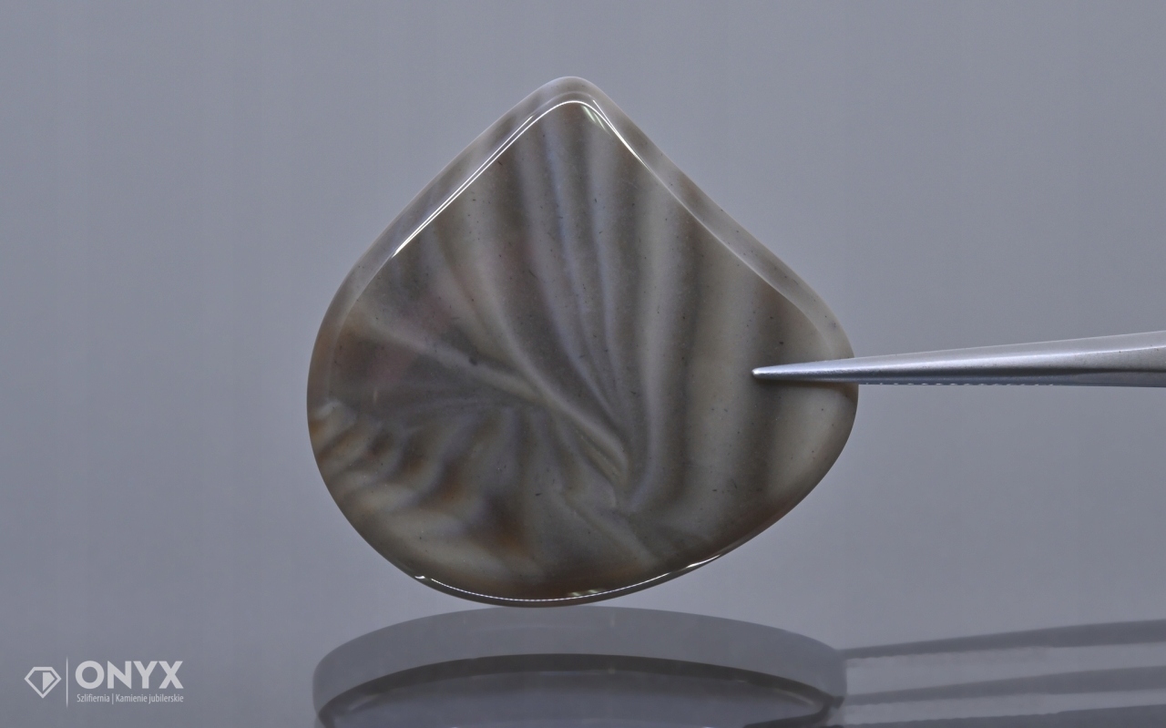 Křemílek pruhovaný kabošon nepravidelný 32,5x31 mm