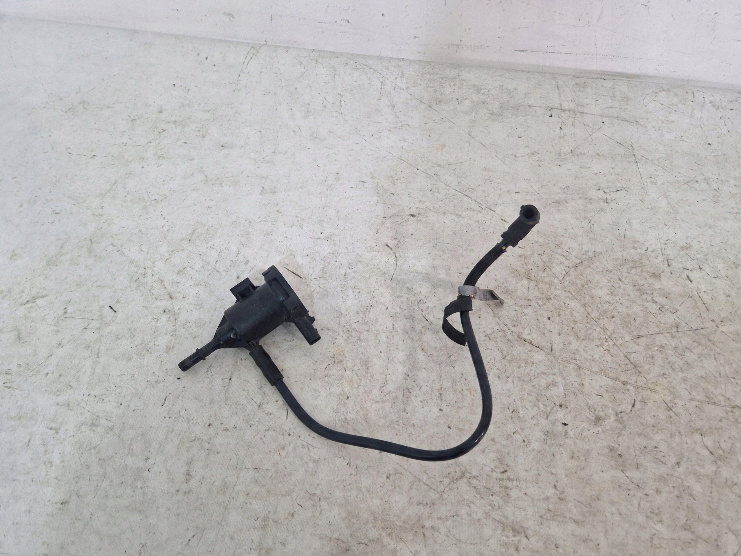 DODGE CHALLENGER CHARGER 15- 3.6 ventil PAR goriva 04891738AB