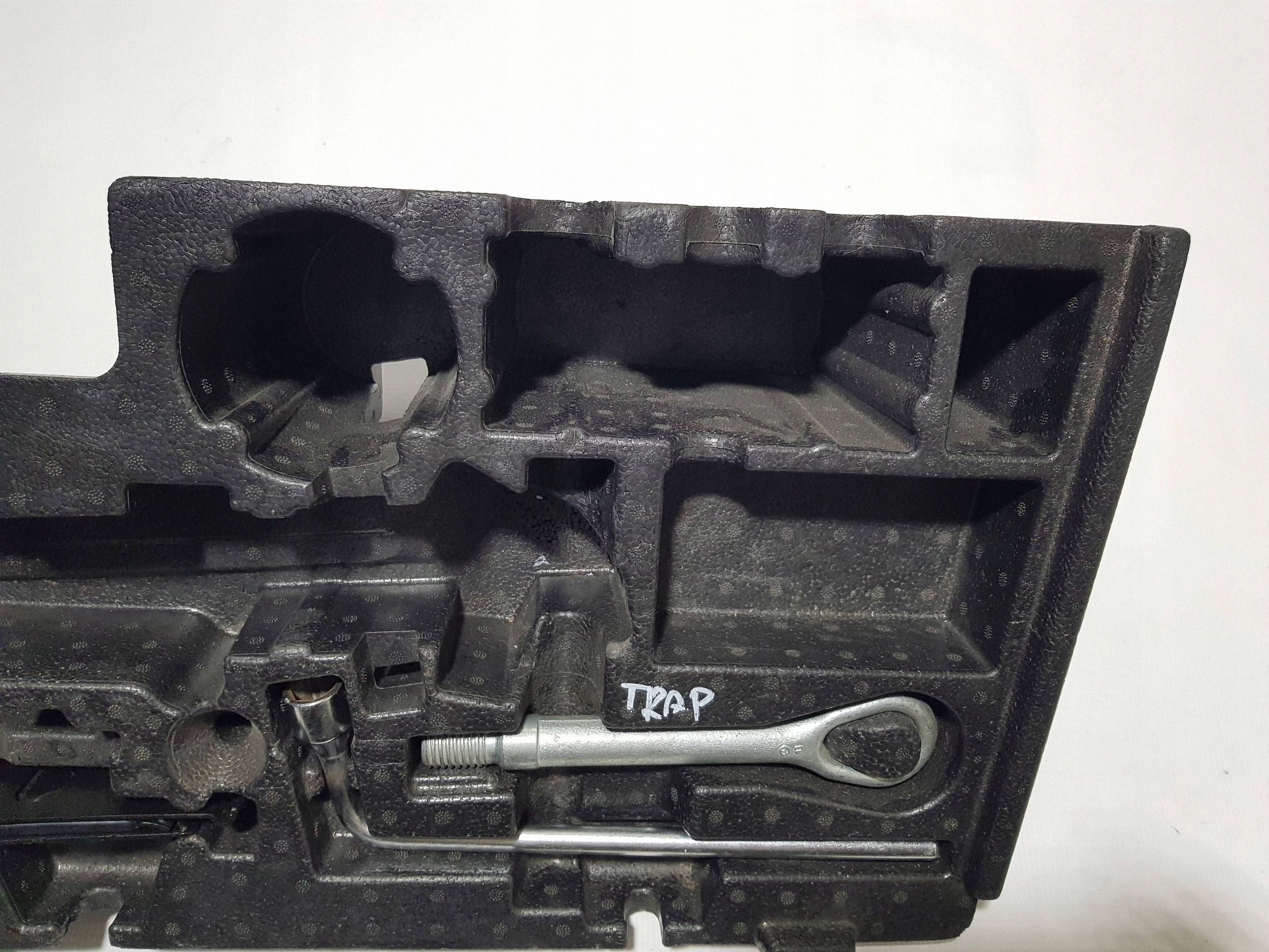 boot floor well polystirene PIANKA MERCEDES W212