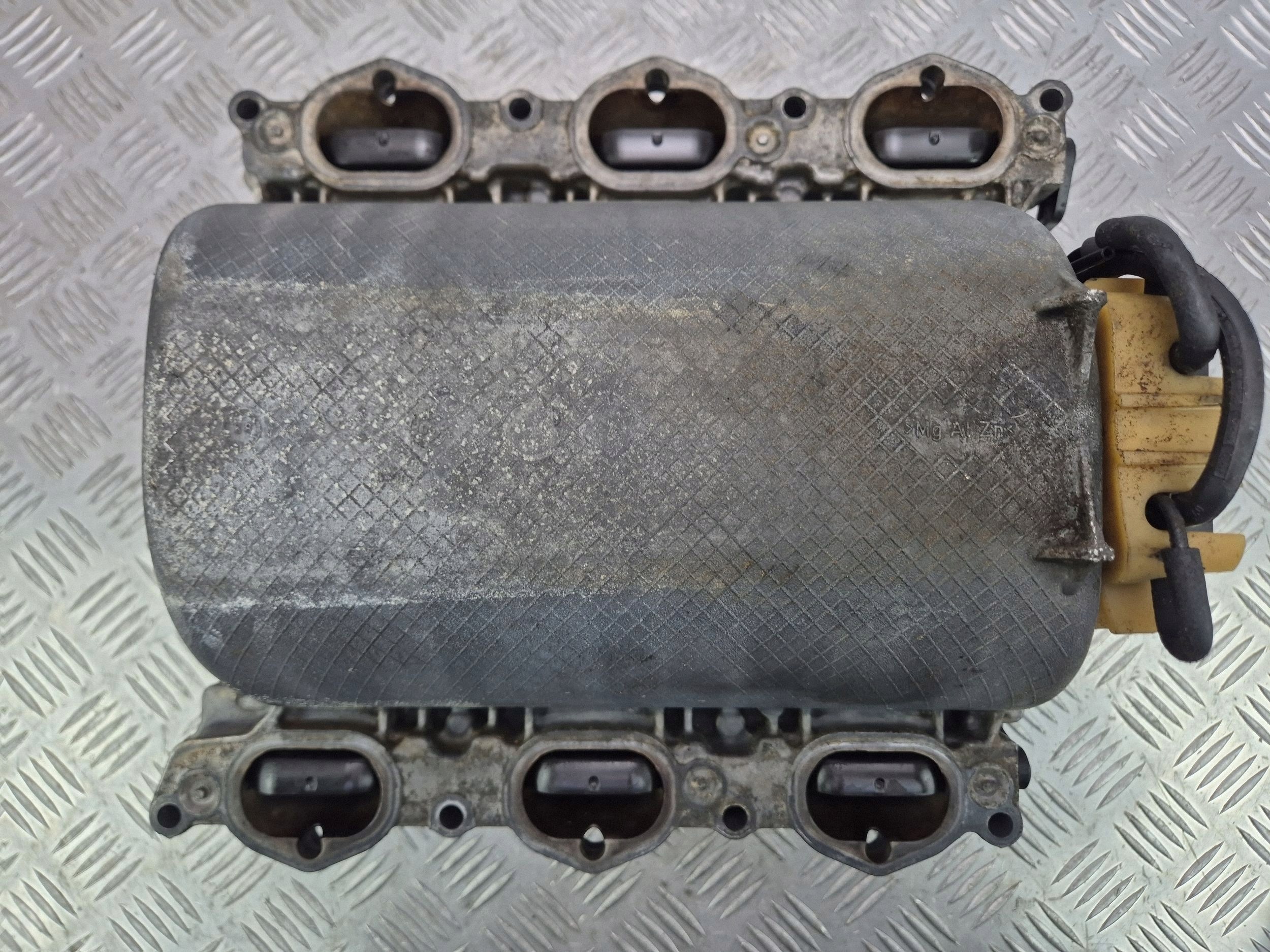 Mercedes E350 W211 intake manifold A2721402401