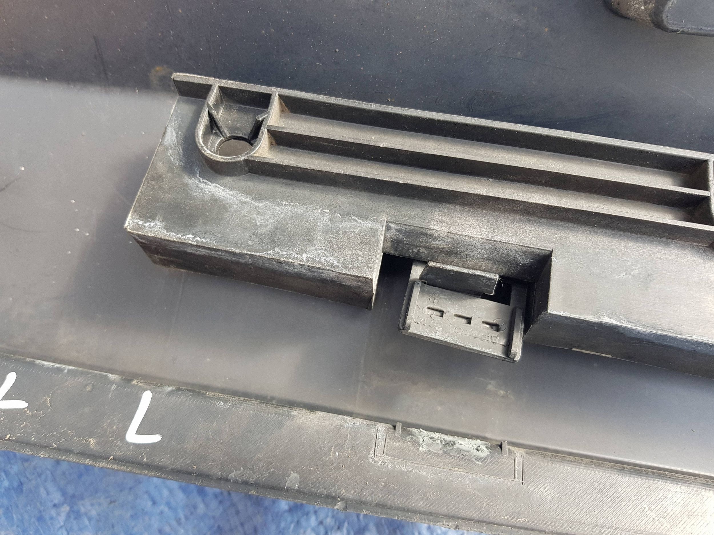 moulding cap threshold left MERCEDES X164 GL A1646980554