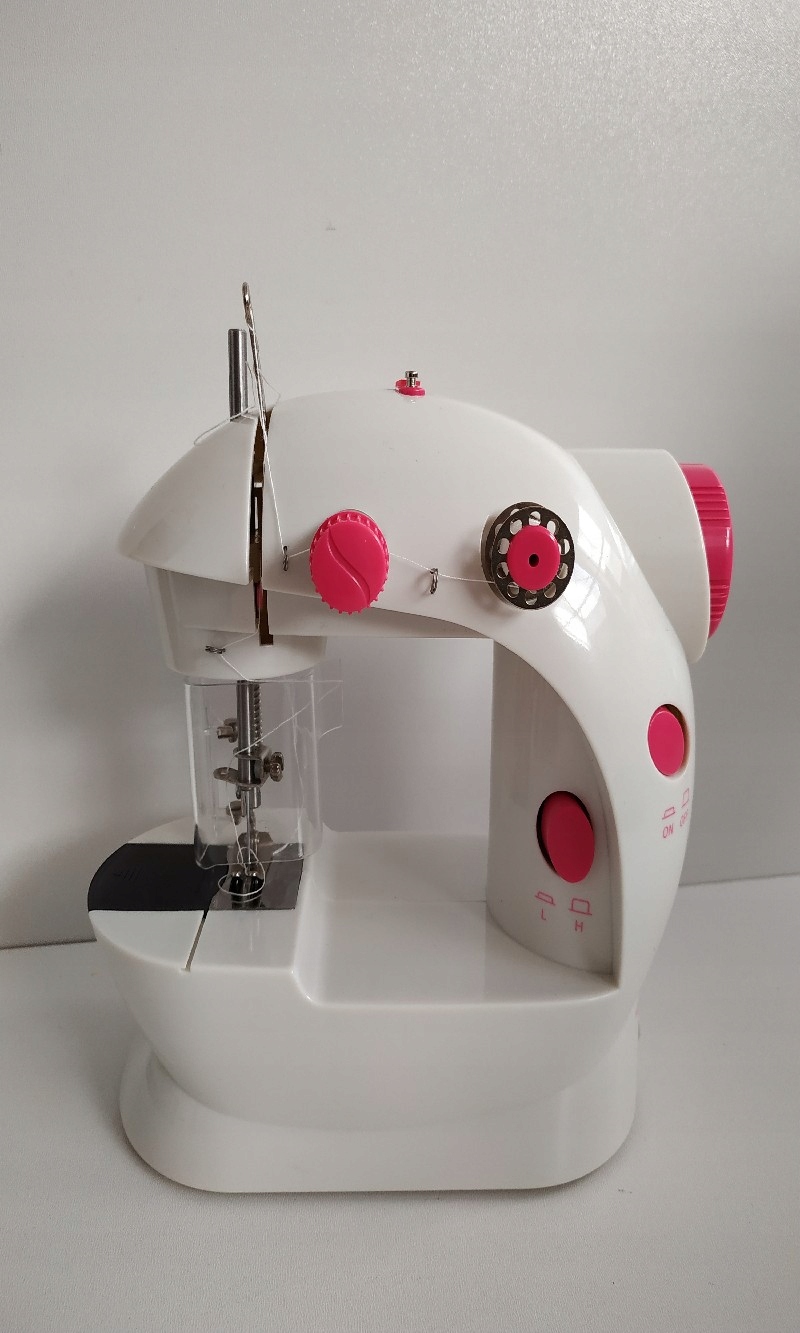 MASZYNA DO SZYCIA + AKCESORIA DZIECIĘCA THEO KLEIN Marka Klein