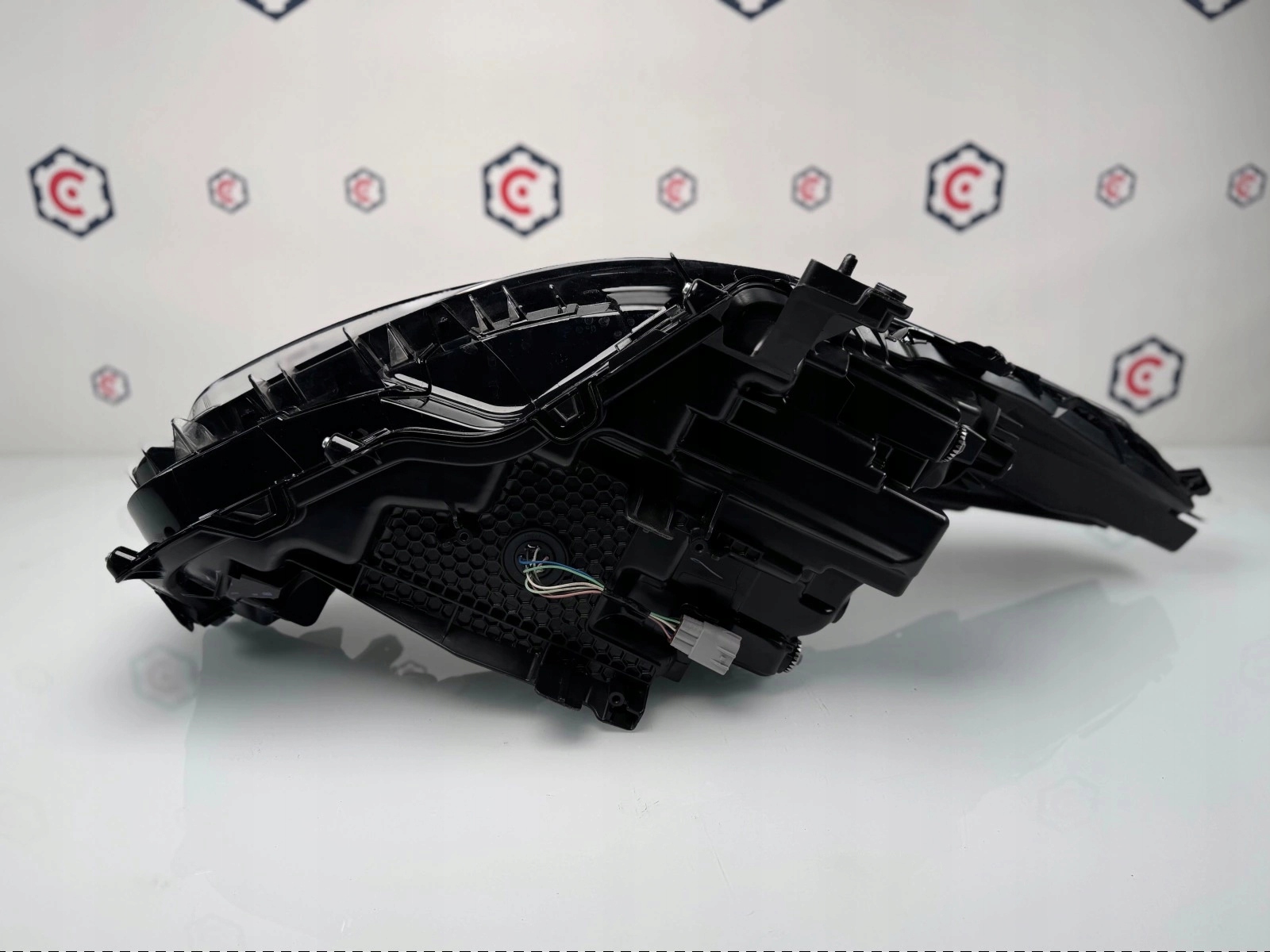 LAMPA LEWA PRZÓD TOYOTA HIGHLANDER IV FULL LED Numer katalogowy części 10100-8A06N