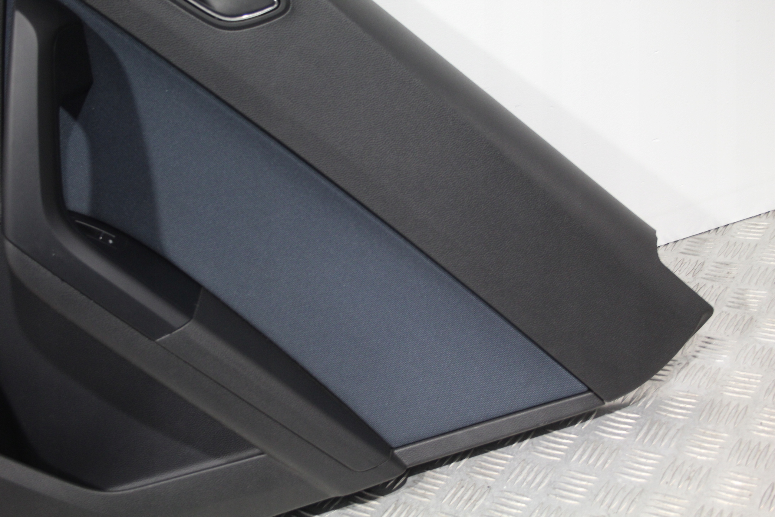 Seite Tür rechts heck SEAT ATECA 575 576