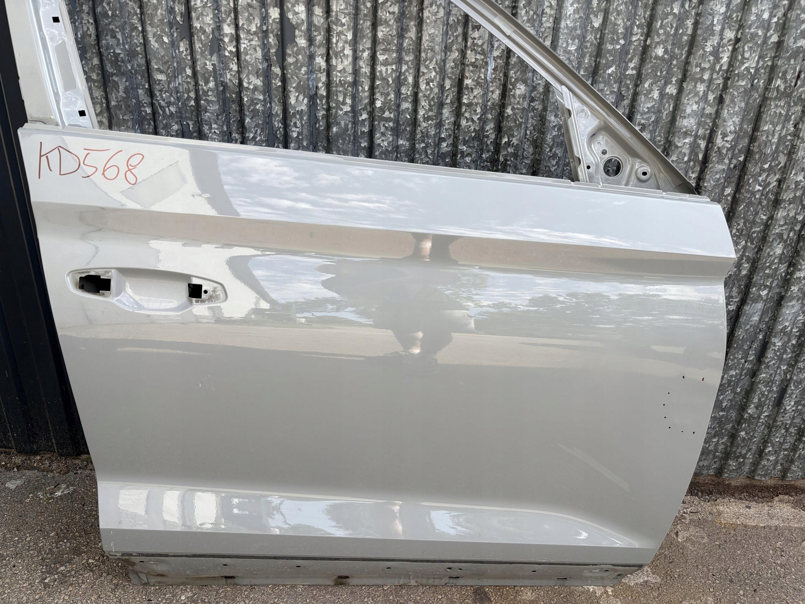 SKODA KODIAQ 565 DRZWI PRAWY PRZÓD 565831312 Numer katalogowy części 565831312