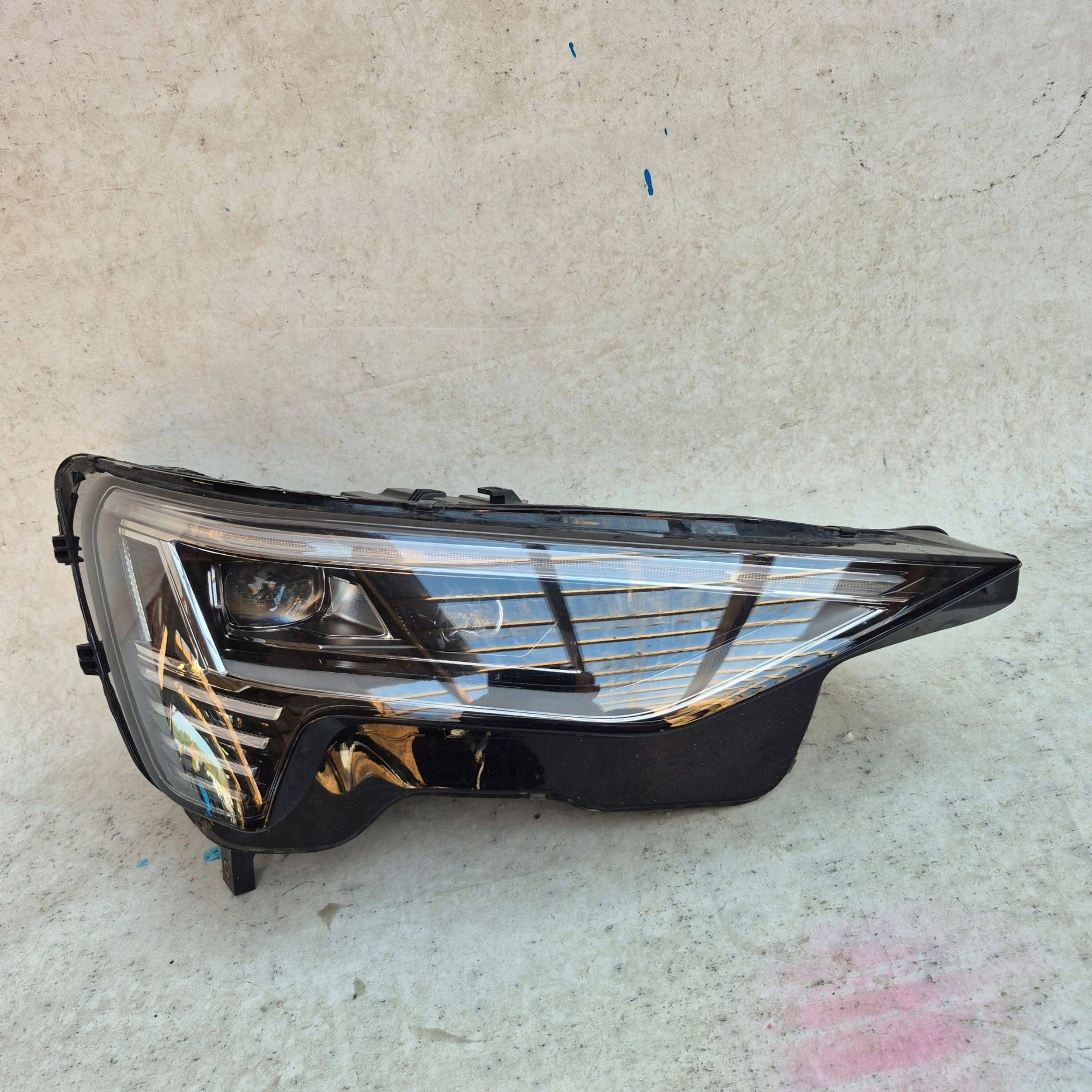 AUDI E-TRON 4KE 18- light right front front FULL LED 4KE941036