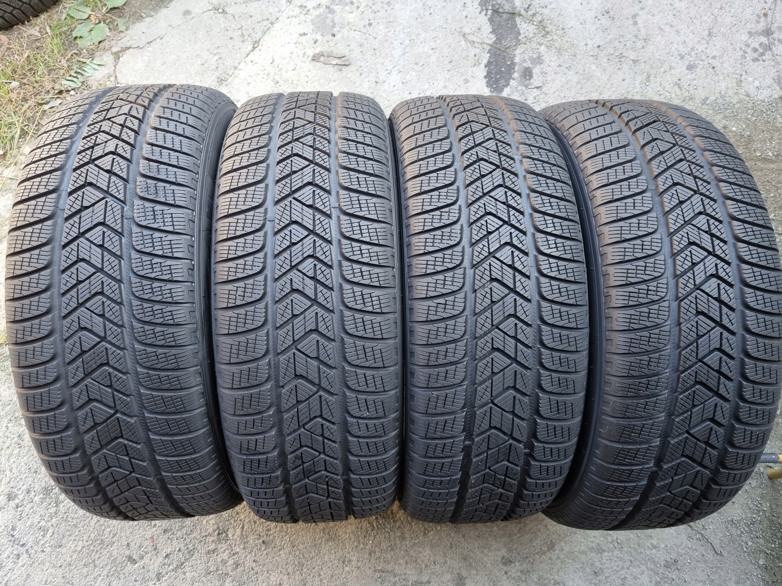 PIRELLI SCORPION WINTER MO 235 60 18