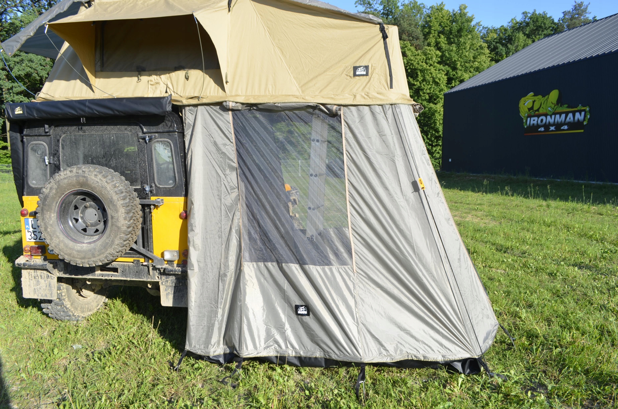 ANEKS DO NAMIOTU 140cm długość relingu x 250cm długość odchodząca od auta