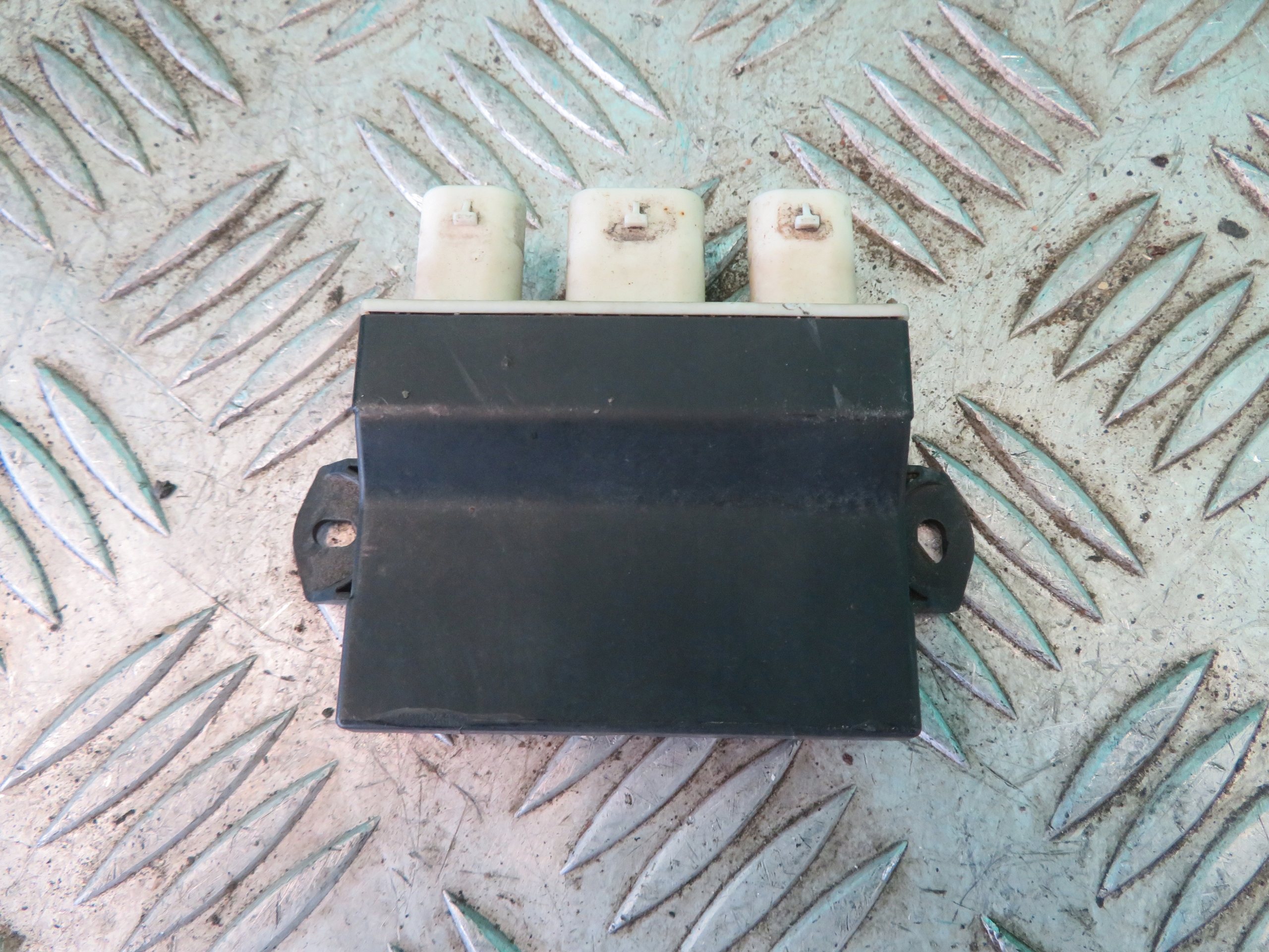Module pour l’ouverture du capot MERCEDES W205 C KLASA 17R