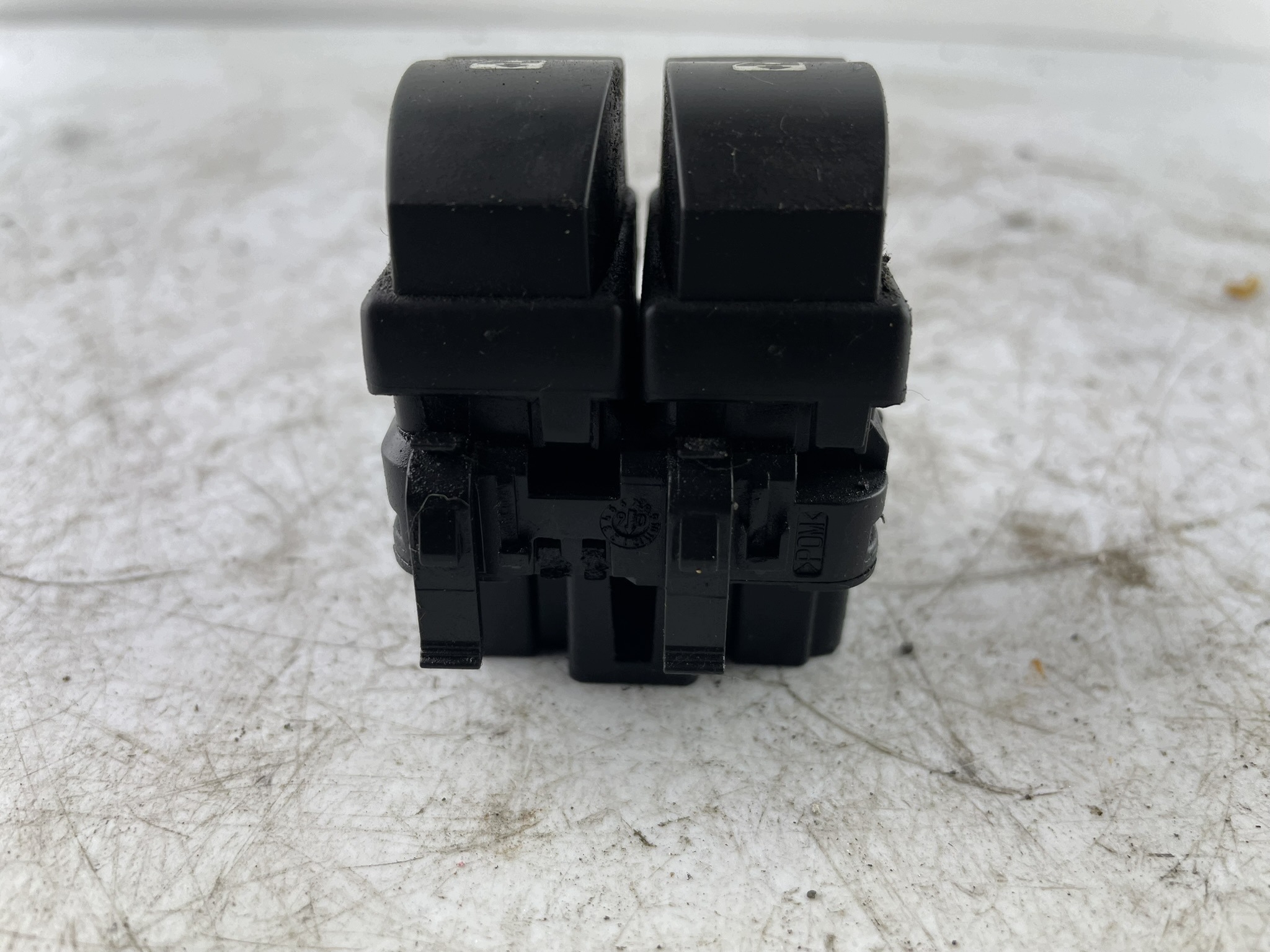 window control switch 82 00 107 772 Renault Megane II Scenic II front