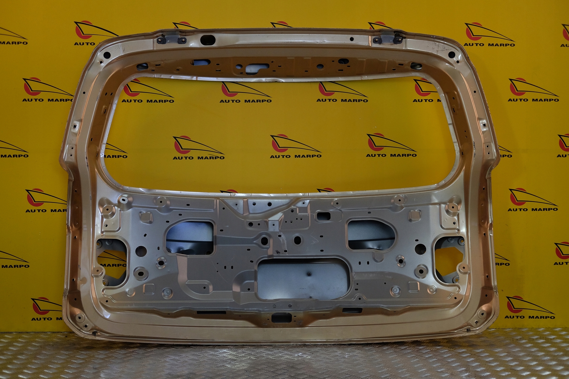 NISSAN PATROL Y62 ARMADA 2019- KLAPA TYŁ TYLNA Strona zabudowy tył