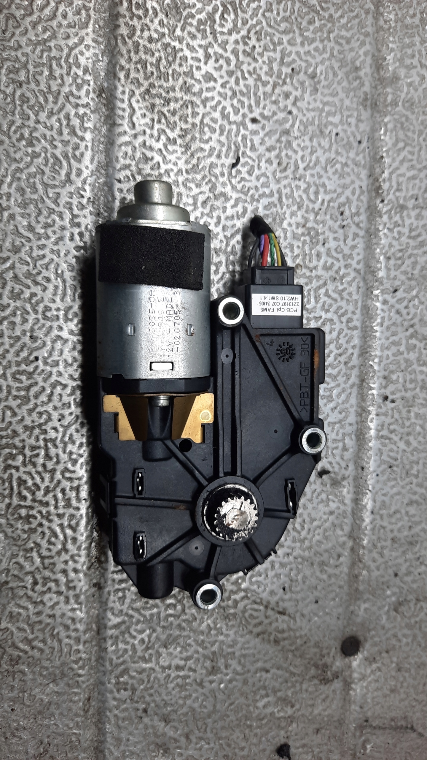 SILNIK SZYBERDACHU RENAULT ESPACE IV 2.2D 05R 1701848E Producent części Renault OE