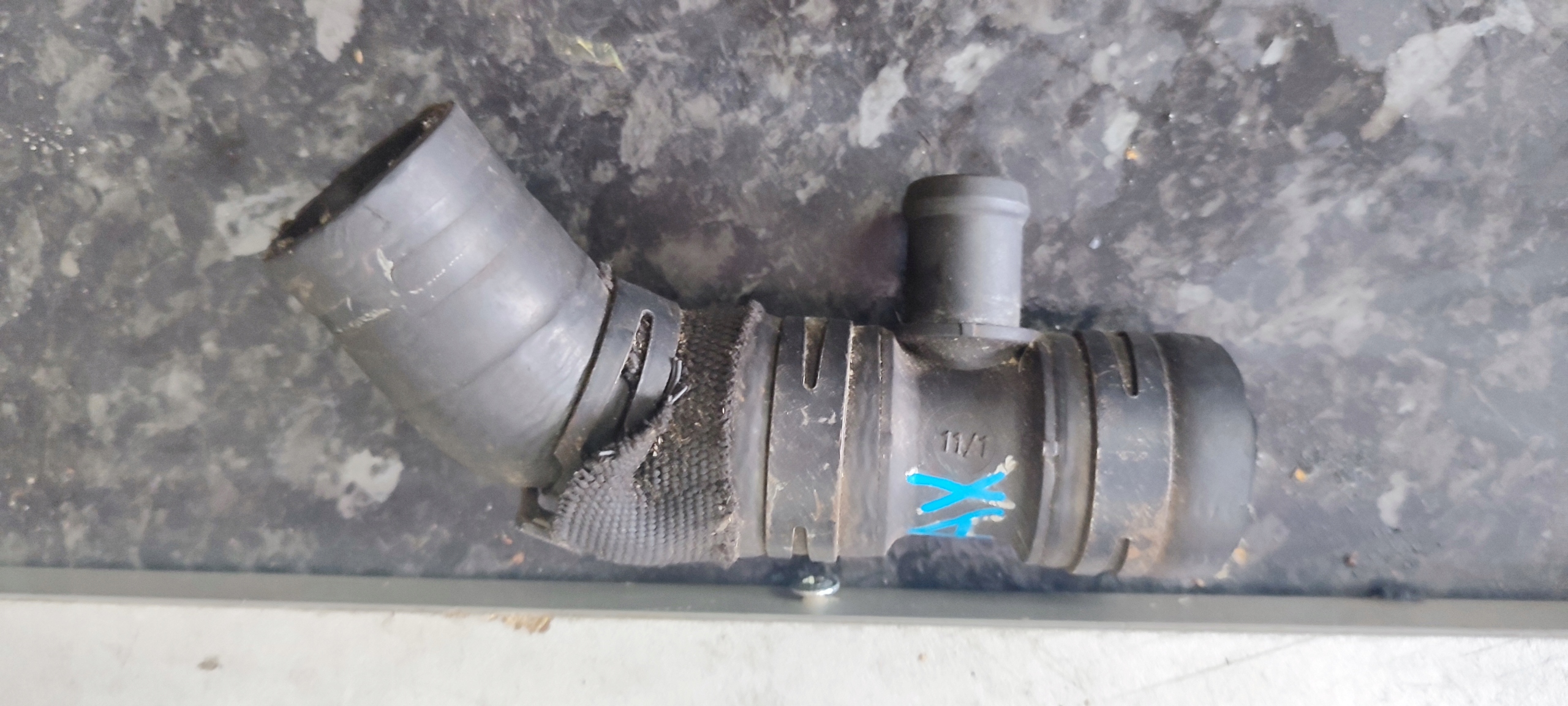 VW AUDI prijenos crijevo vode prirubnica vode 323220