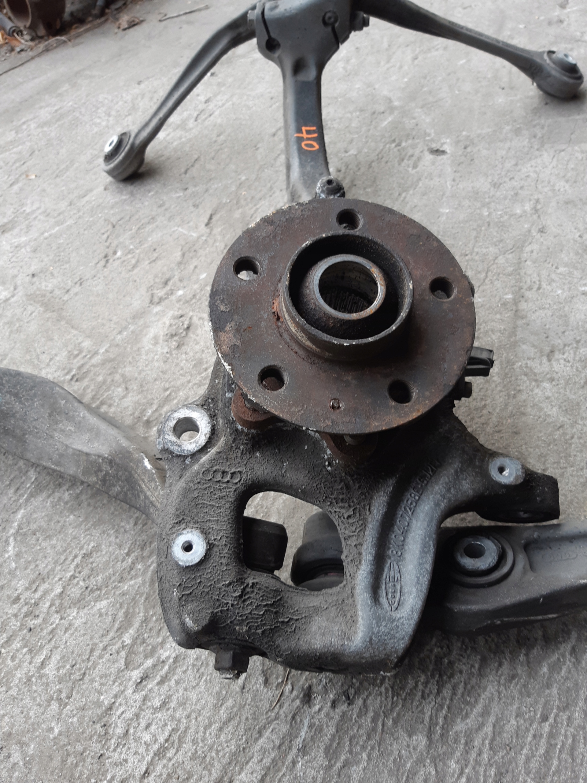 AUDI A4 B8 A5 8T A6 C7 A7 swing right right front 8K0407258E