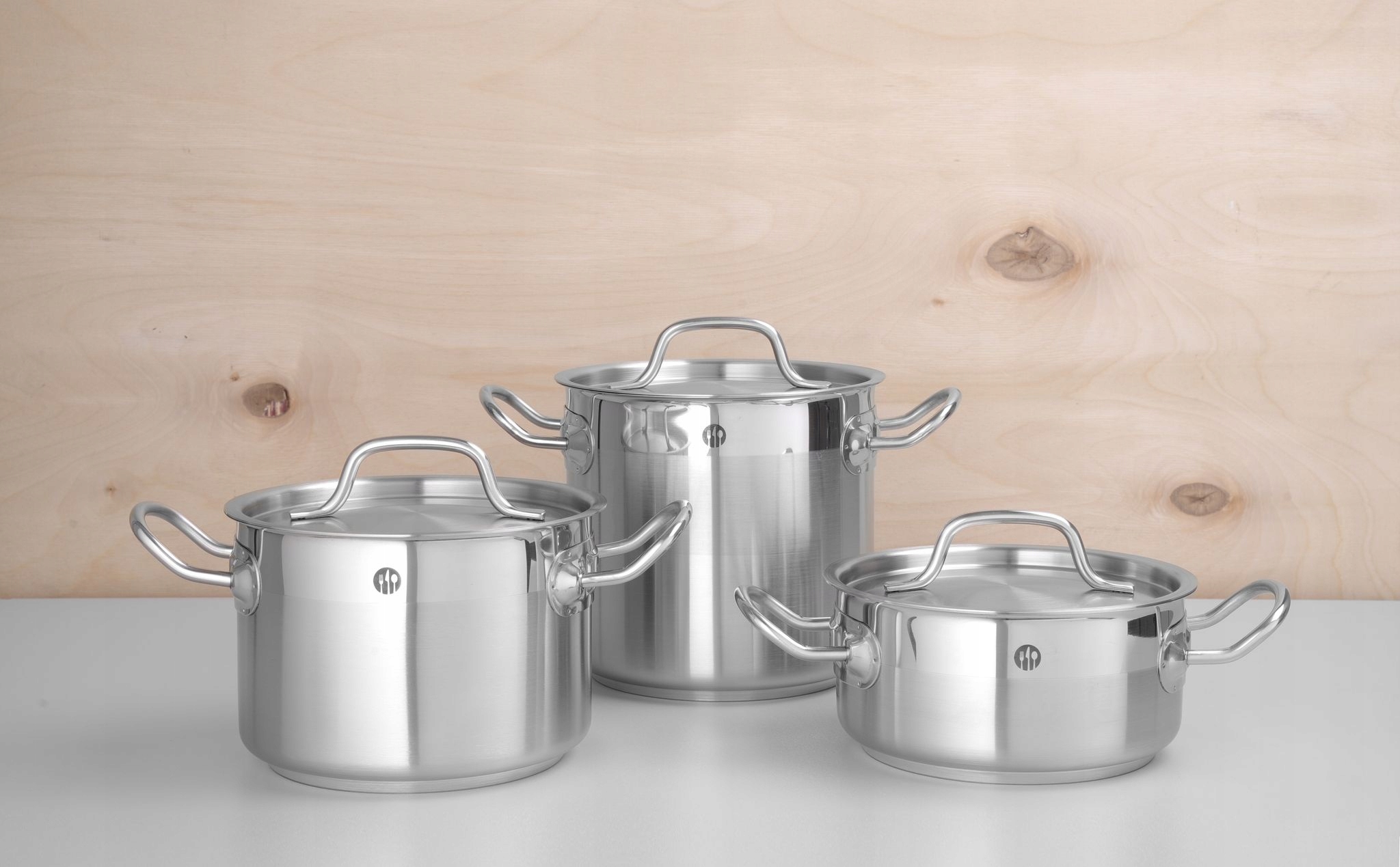 Garnek wysoki HENDI z pokrywką poj 16 l, śr. 280x(H)260 mm Wysokość produktu 26 cm