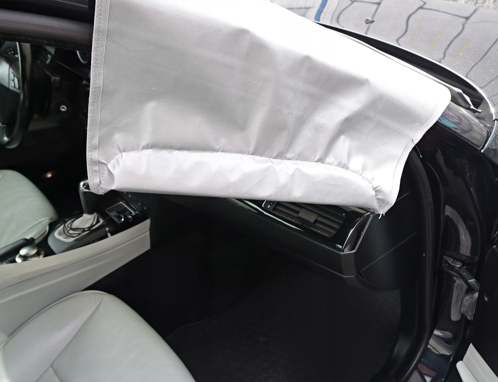 MATA OSŁONA NA PRZEDNIĄ SZYBĘ DO AUTA ANTYSZRONOWA SAMOCHODOWA ZIMĘ ŚNIEG Producent Agmi