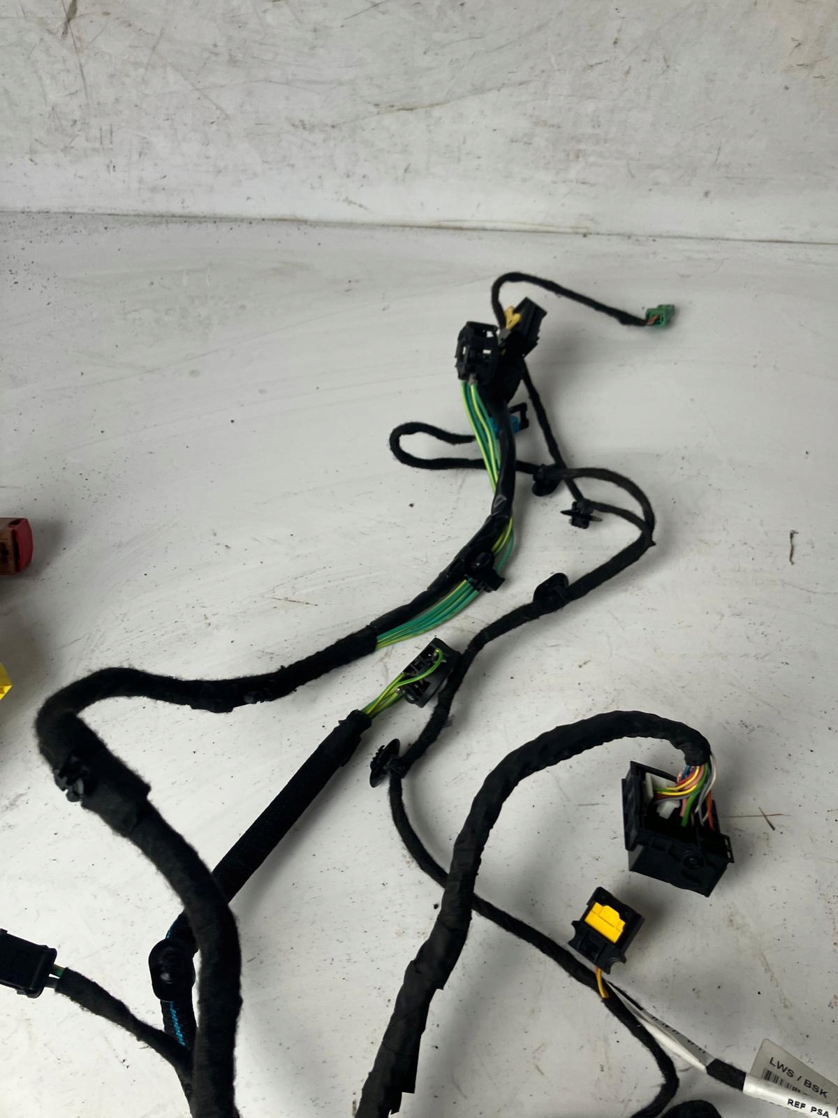 Câblage Câblage Console du tableau de bord PEUGEOT 308 T9 9808016180