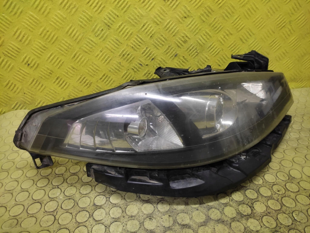 RENAULT LAGUNA II LIFT REFLEKTOR light right front XENON 8200354743