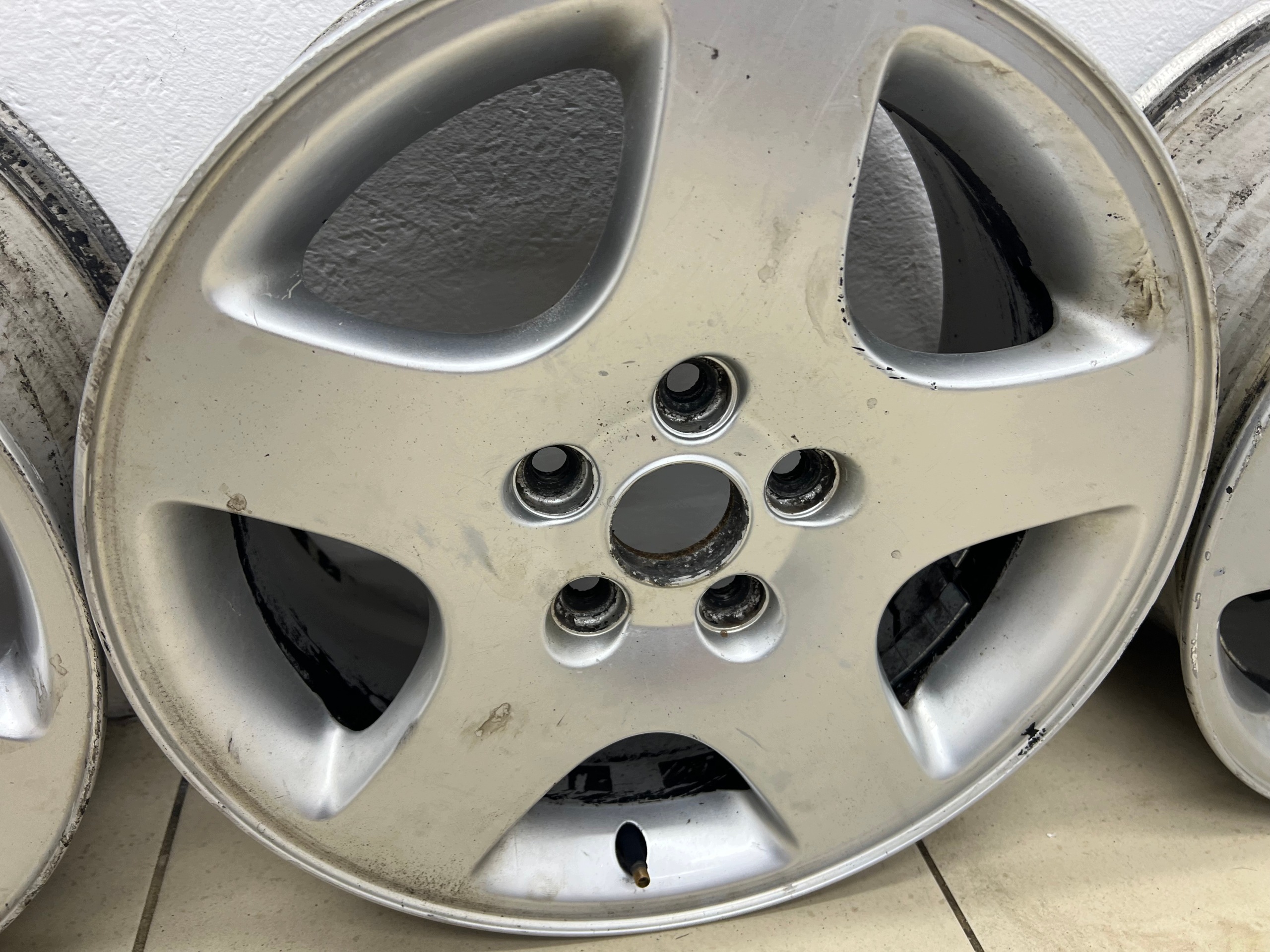 4× disk hliníkový Audi OE A6 C5 7.0" x 16" 5x112 ET 45 8D0601025C