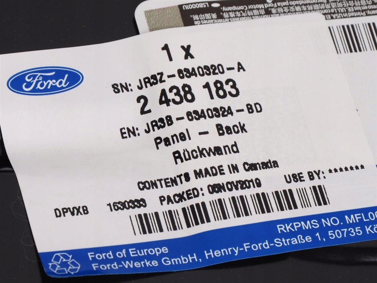 PAS TYLNY ZEWNĘTRZNY MUSTANG 2015-17-, 17- Producent części Ford OE