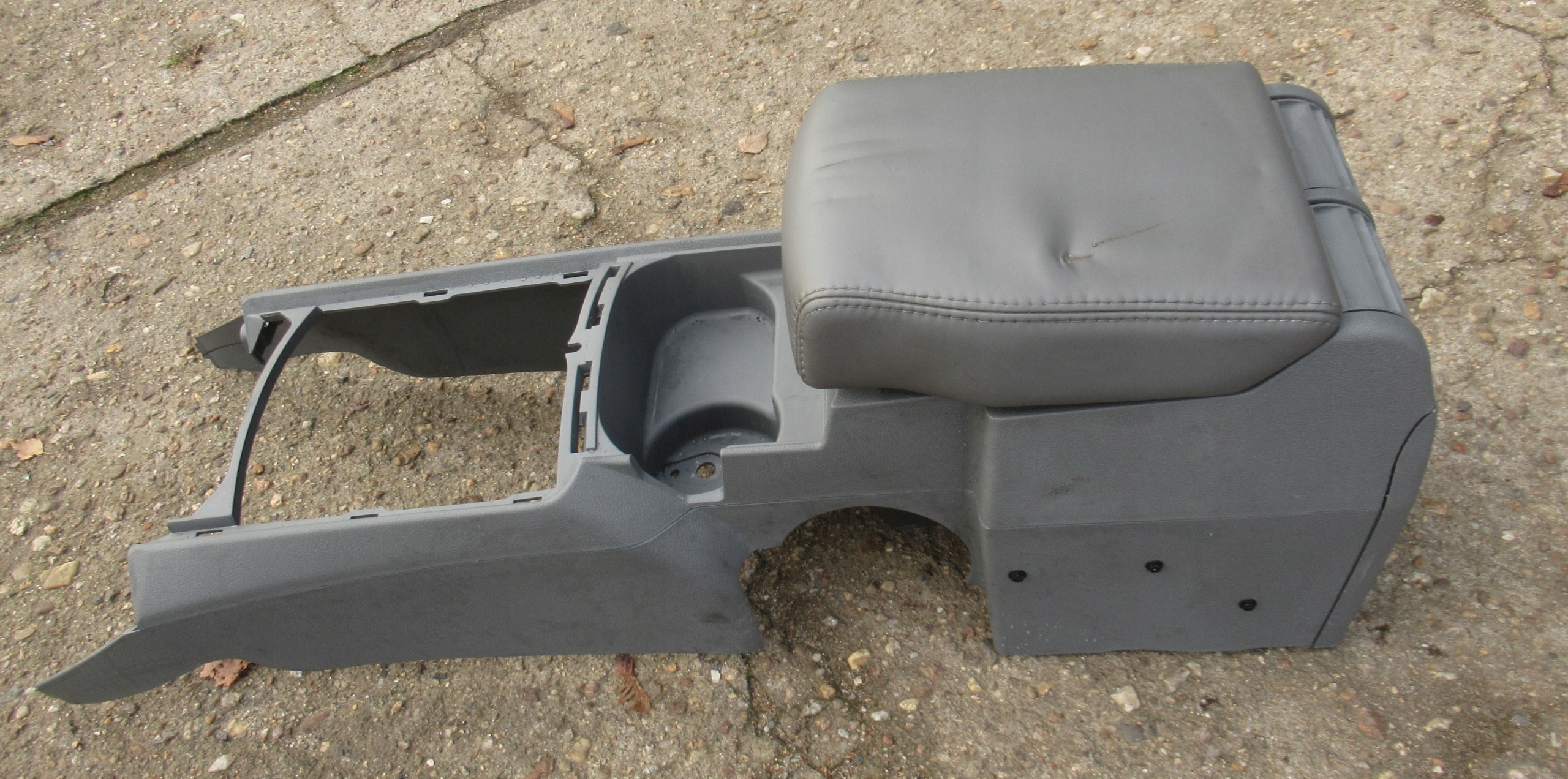 JEEP CHEROKEE WK 08R TUNEL central armrest