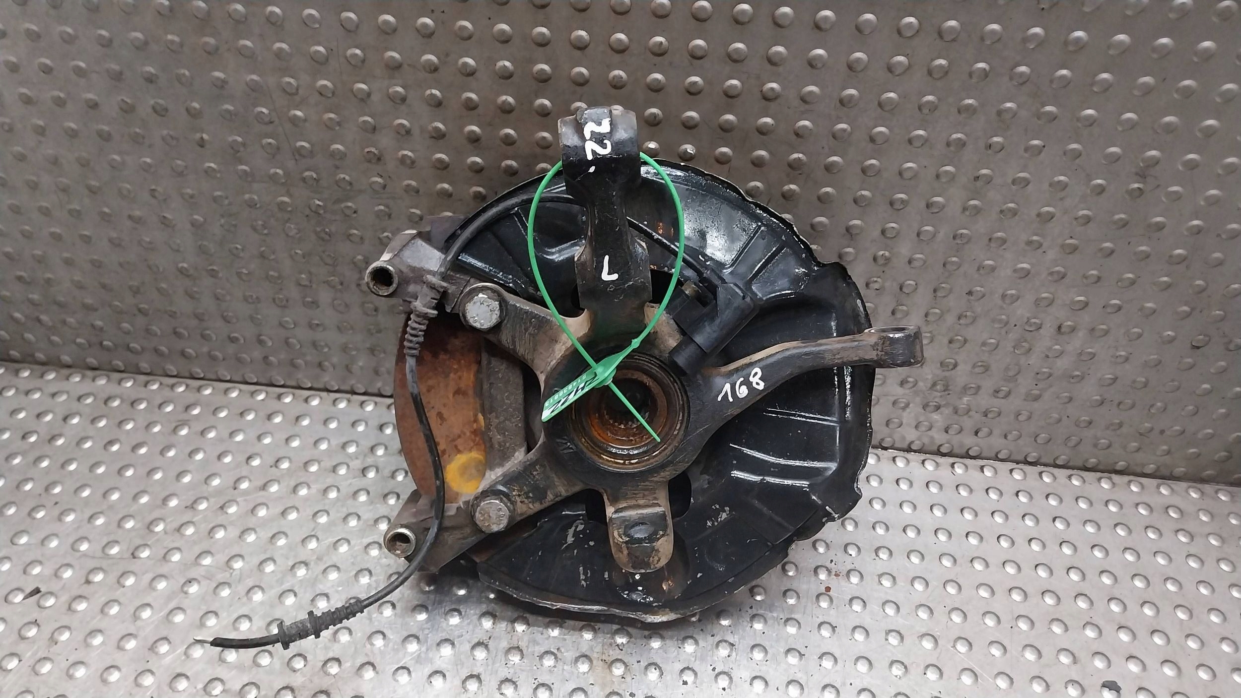 otoč čepu levý předek 6814 MERCEDES A W168