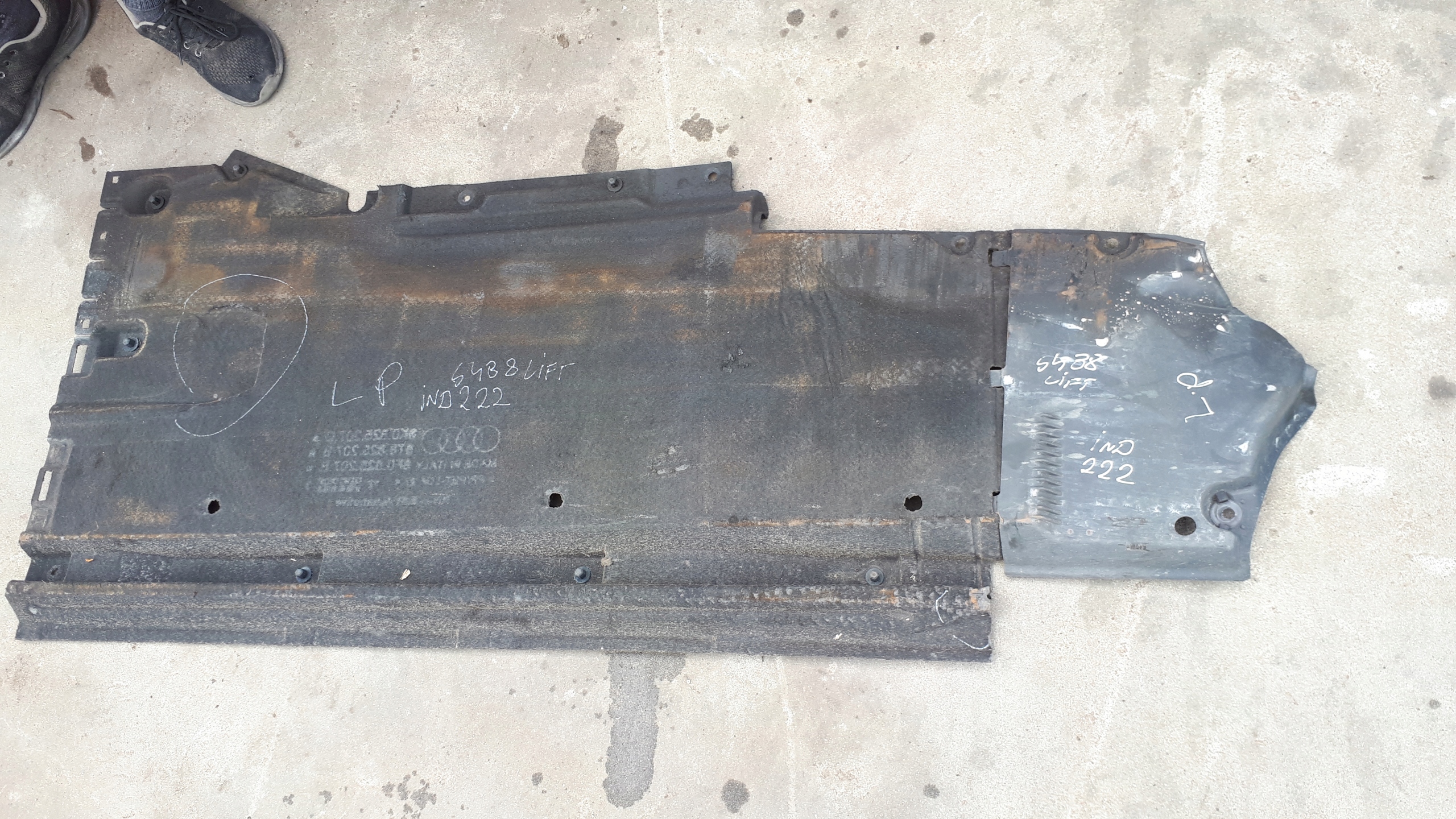 S4 B8 LIFT A4 kryt podvozku levá levý předek MATERIAL