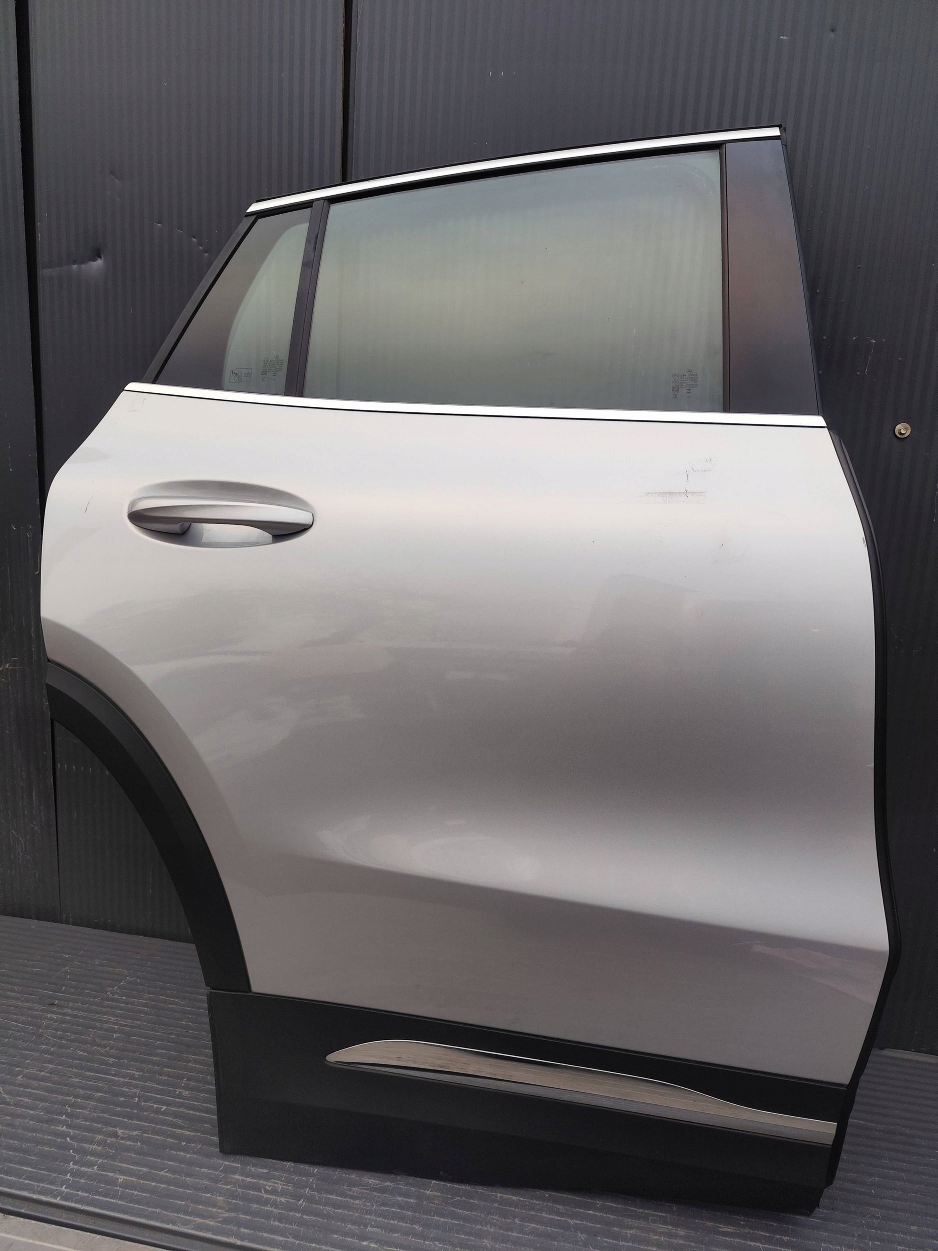 MERCEDES GLA 247 door rear. right complete