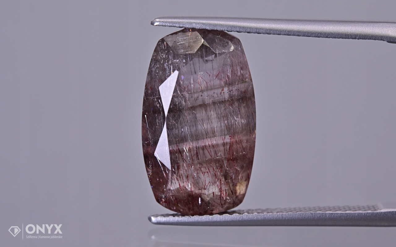 Jahodový křemen fazetovaný cushion 16,5x10 mm