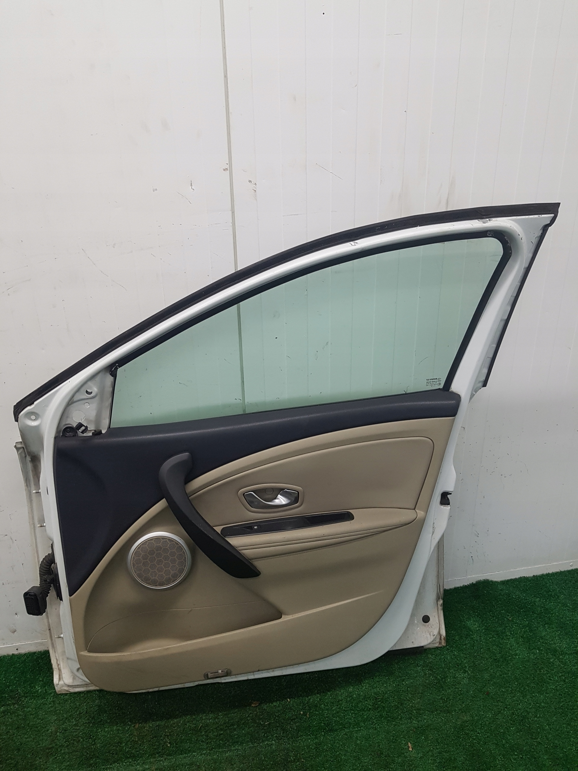 door right front RENAULT MEGANE 3 2009 KOD LAKIERU : DV369